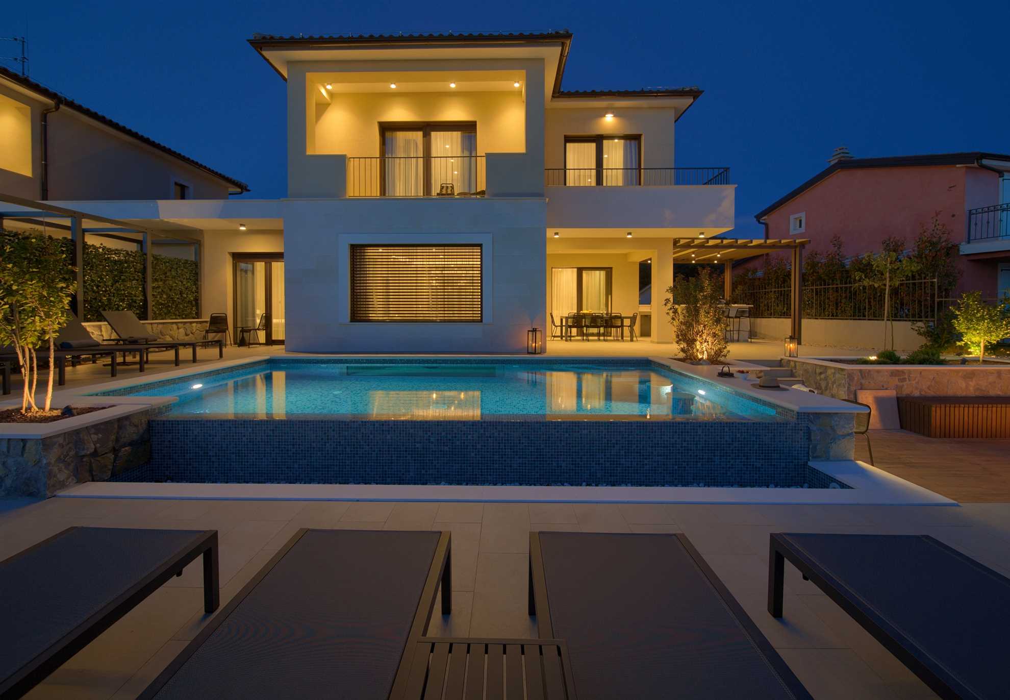 Villa LORD s grijanim bazenom, jacuzzijem i saunom