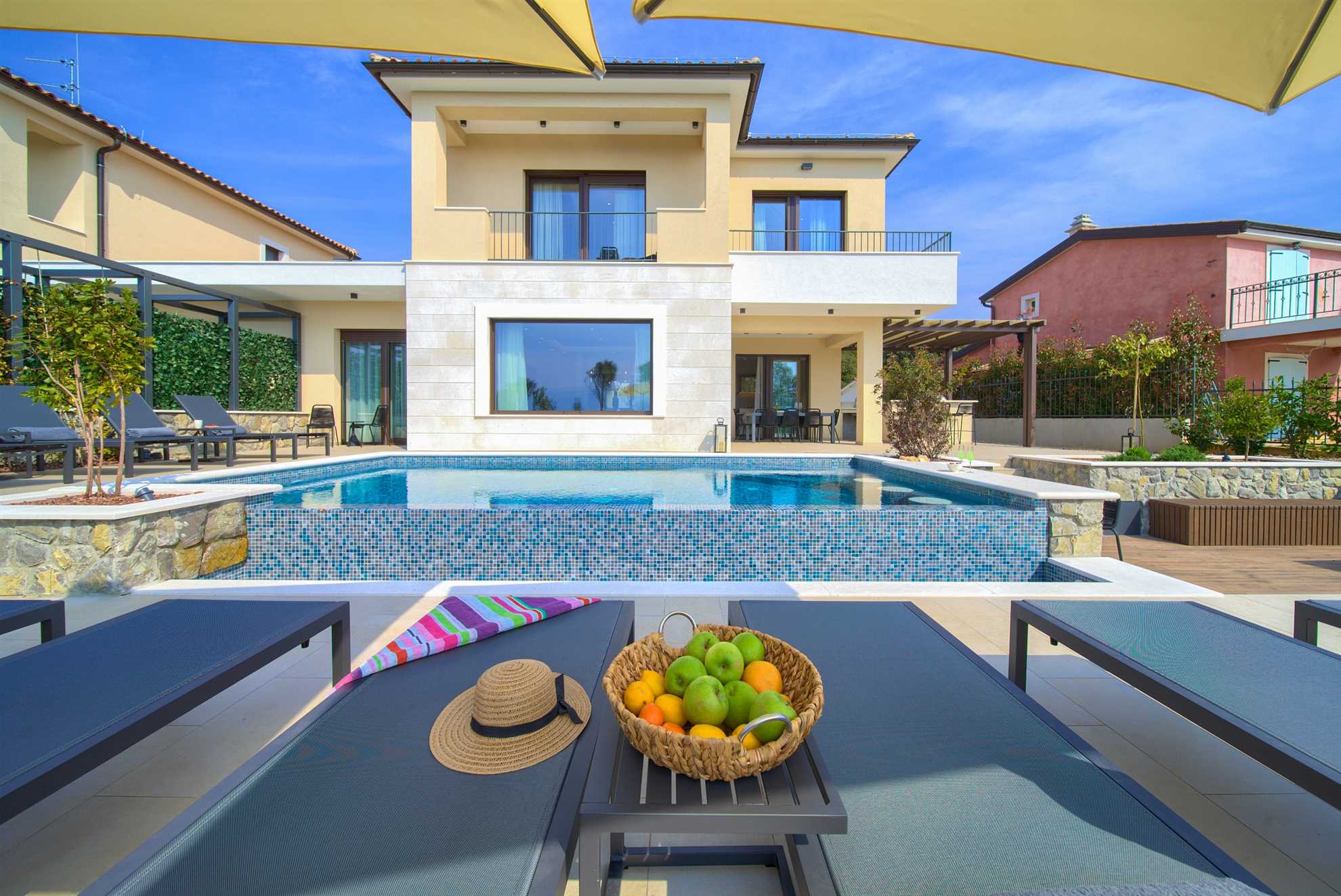 Villa LORD s grijanim bazenom, jacuzzijem i saunom