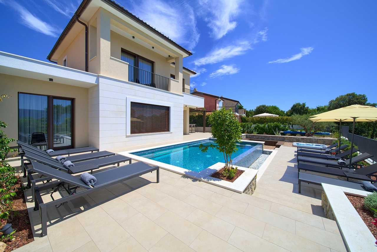 Villa LORD s grijanim bazenom, jacuzzijem i saunom