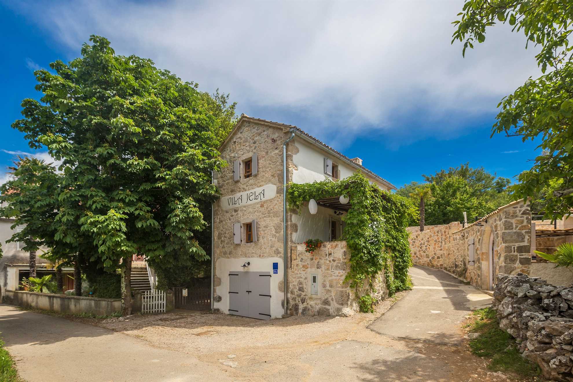 Rustikalna kuća za odmor Jela s bazenom
