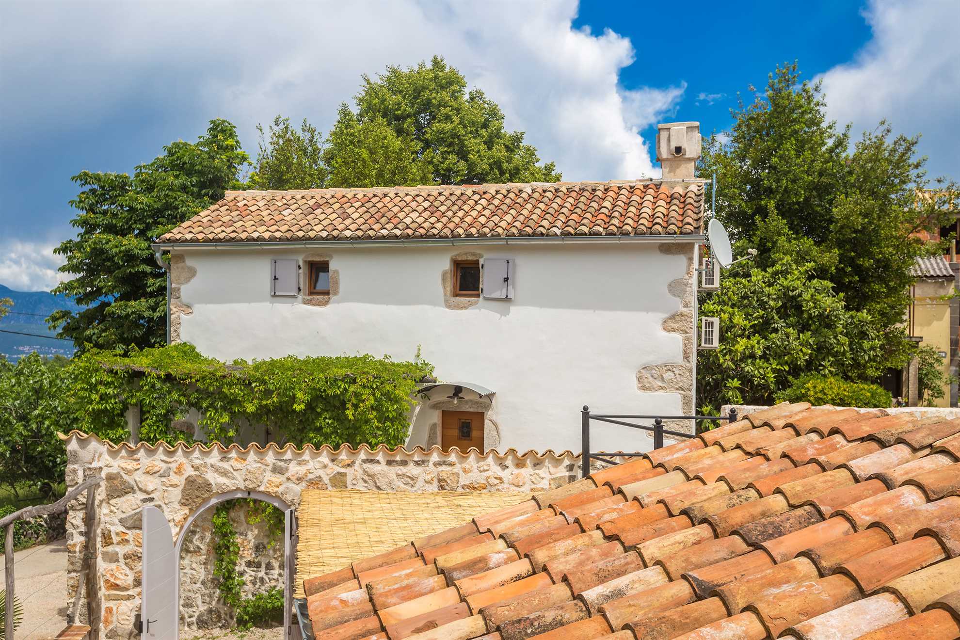 Rustikalna kuća za odmor Jela s bazenom