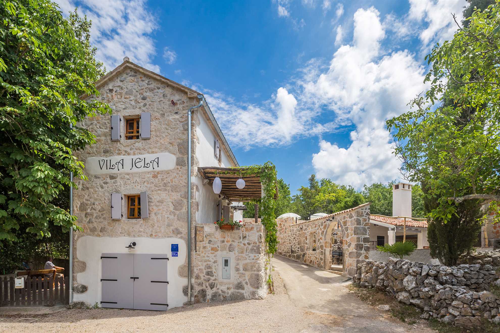 Rustikalna kuća za odmor Jela s bazenom