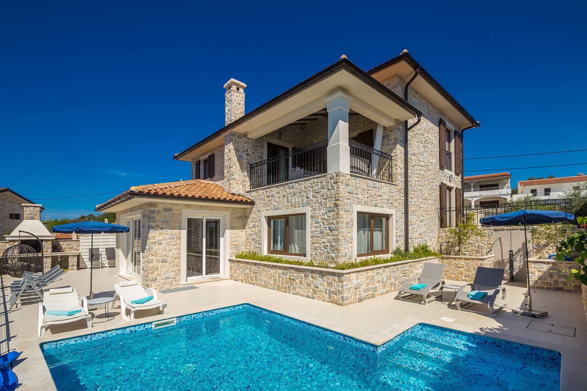 Villa LURDA s prekrasnim pogledom na more i grijanim bazenom