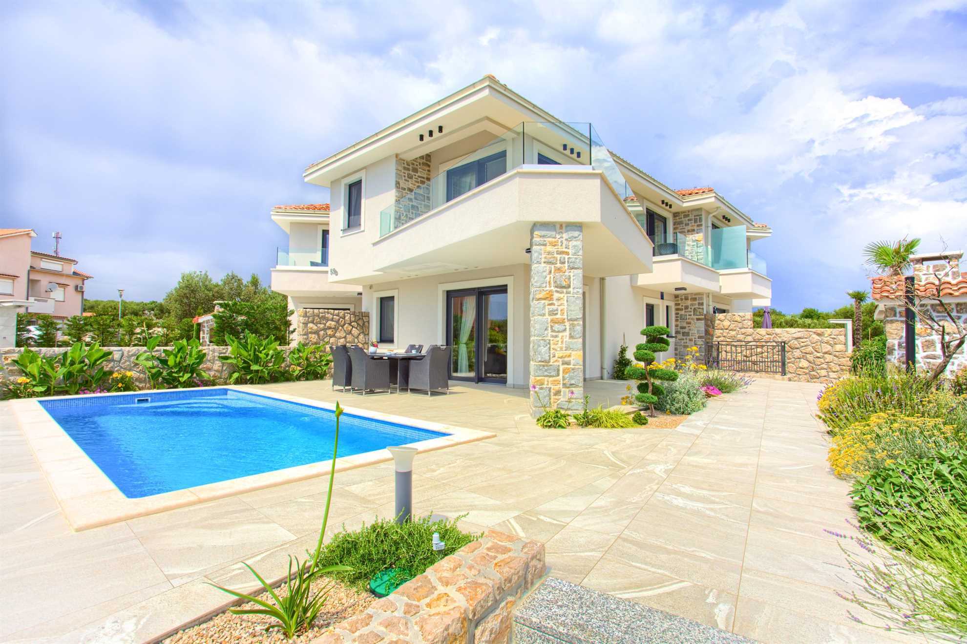 Luxury Holiday house BELLA with private pool