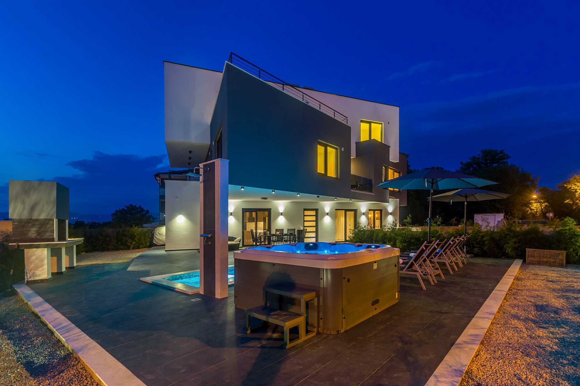 Luksuzni apartman NOA s bazenom i hidromasažnom kadom