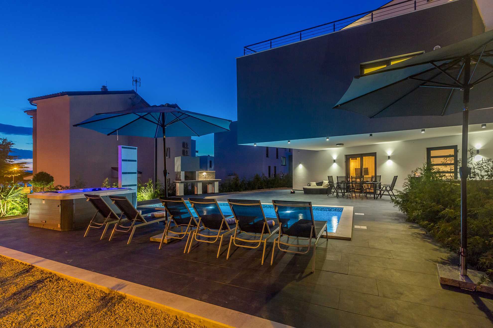 Luksuzni apartman NOA s bazenom i hidromasažnom kadom