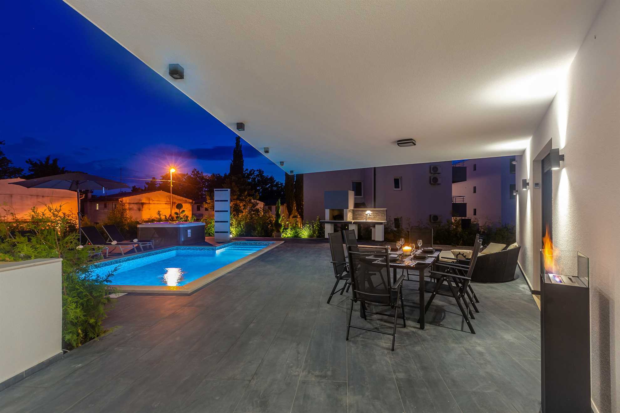 Luksuzni apartman NOA s bazenom i hidromasažnom kadom