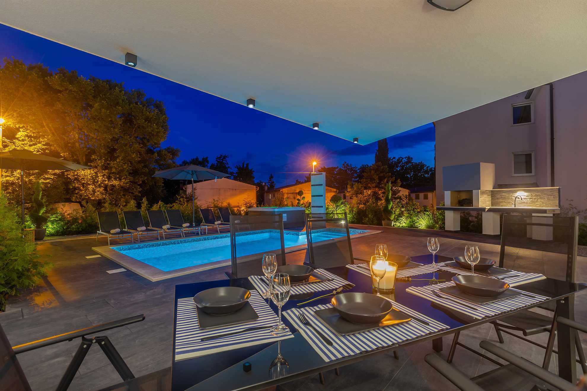 Luksuzni apartman NOA s bazenom i hidromasažnom kadom