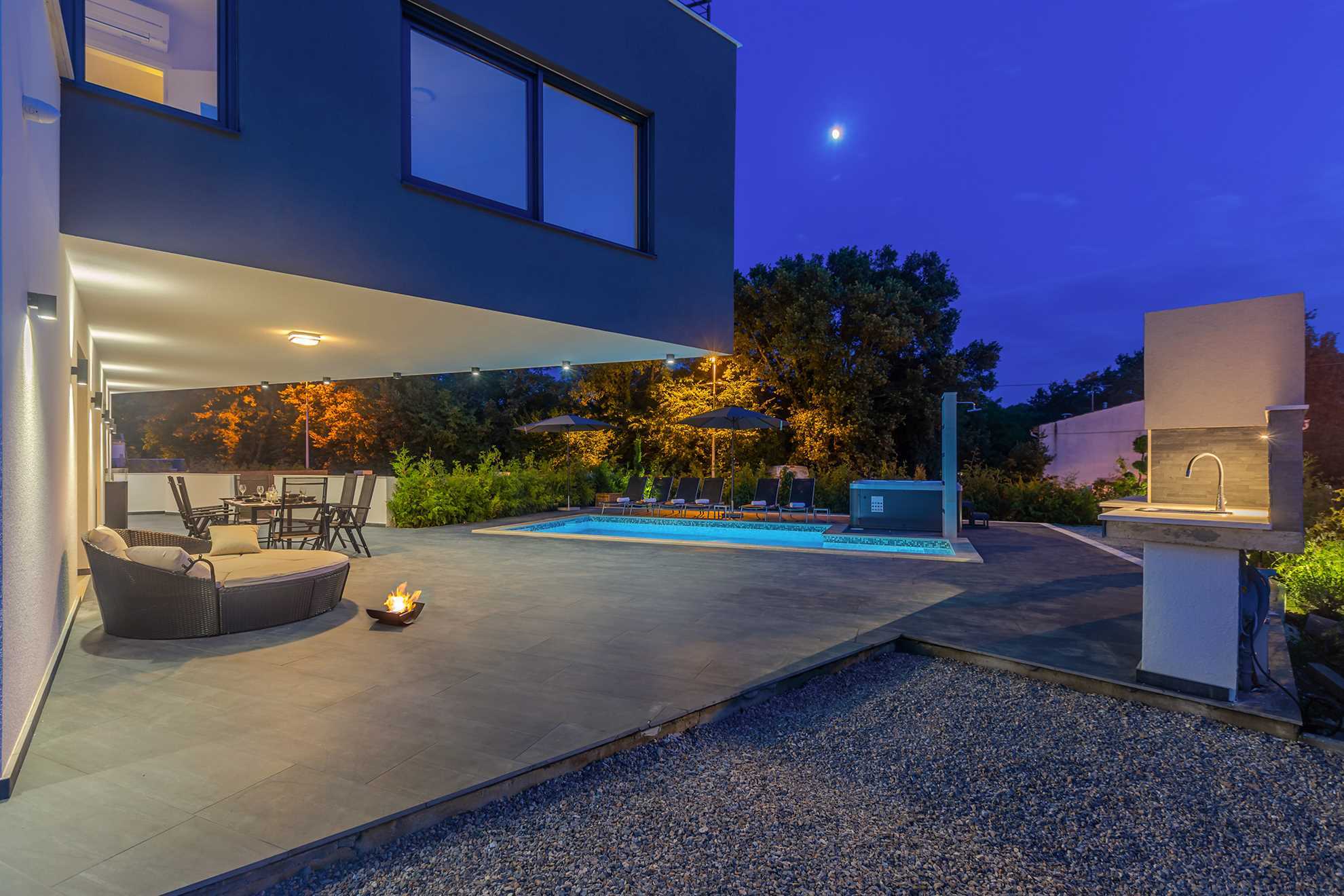 Luksuzni apartman NOA s bazenom i hidromasažnom kadom