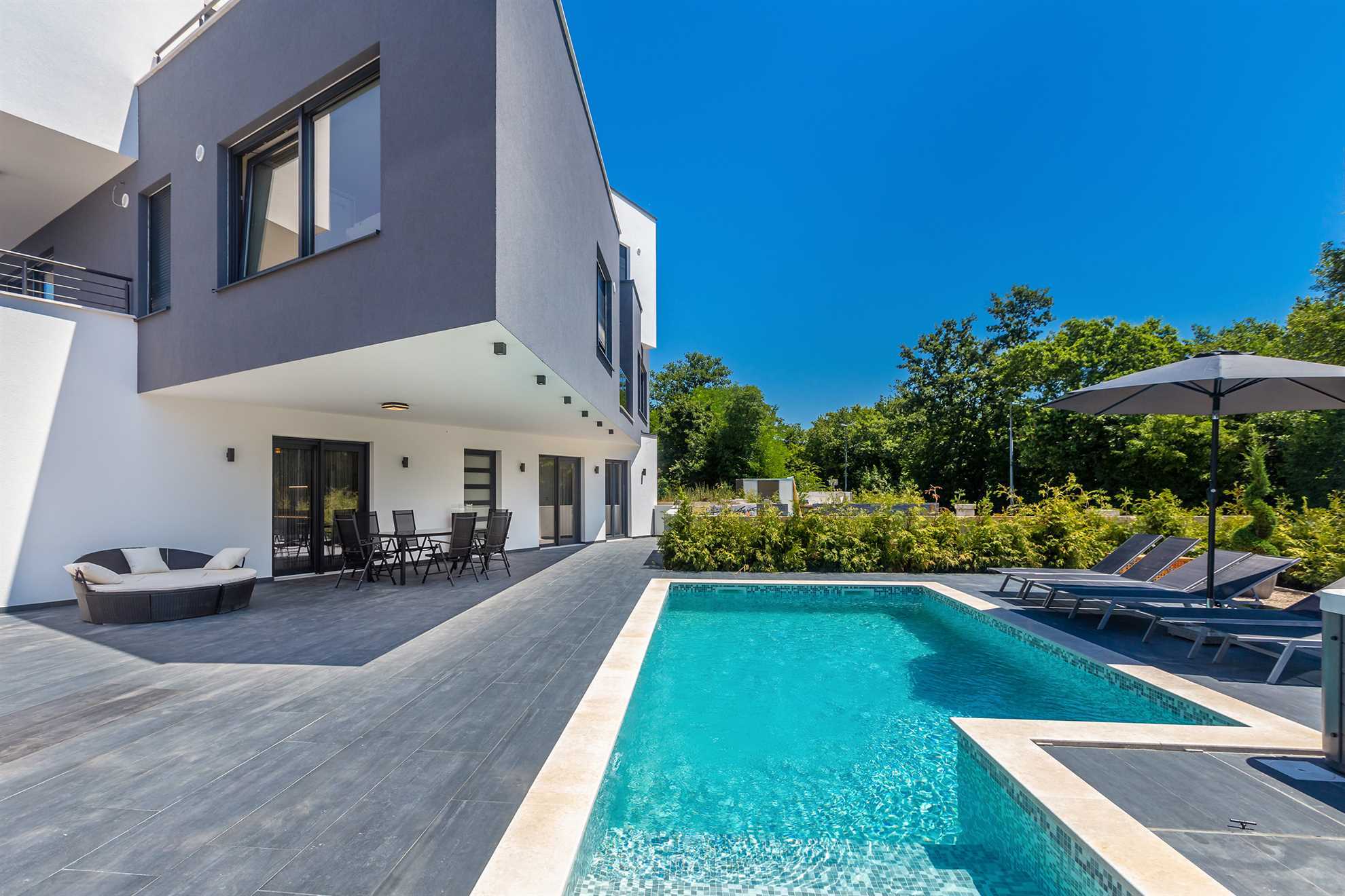 Luksuzni apartman NOA s bazenom i hidromasažnom kadom