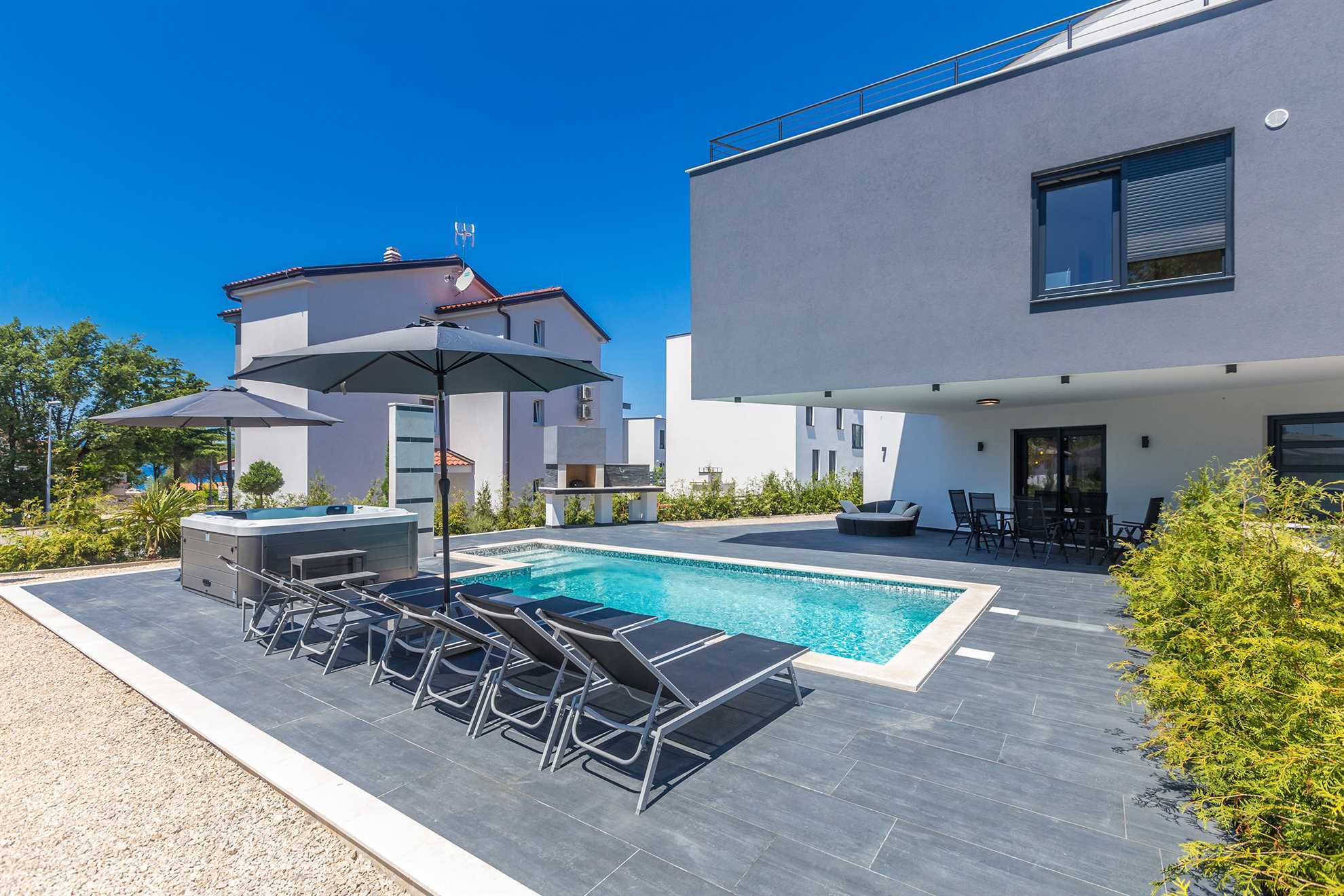 Luksuzni apartman NOA s bazenom i hidromasažnom kadom