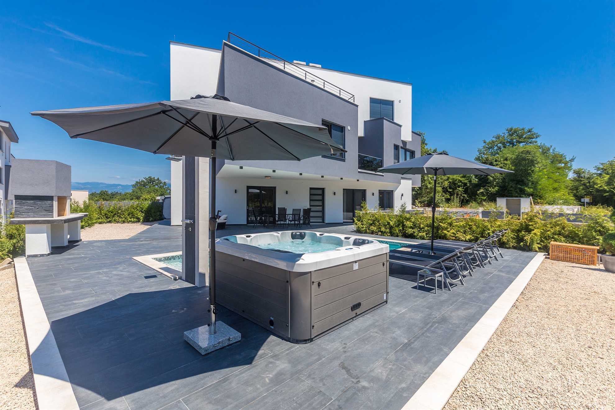 Luksuzni apartman NOA s bazenom i hidromasažnom kadom