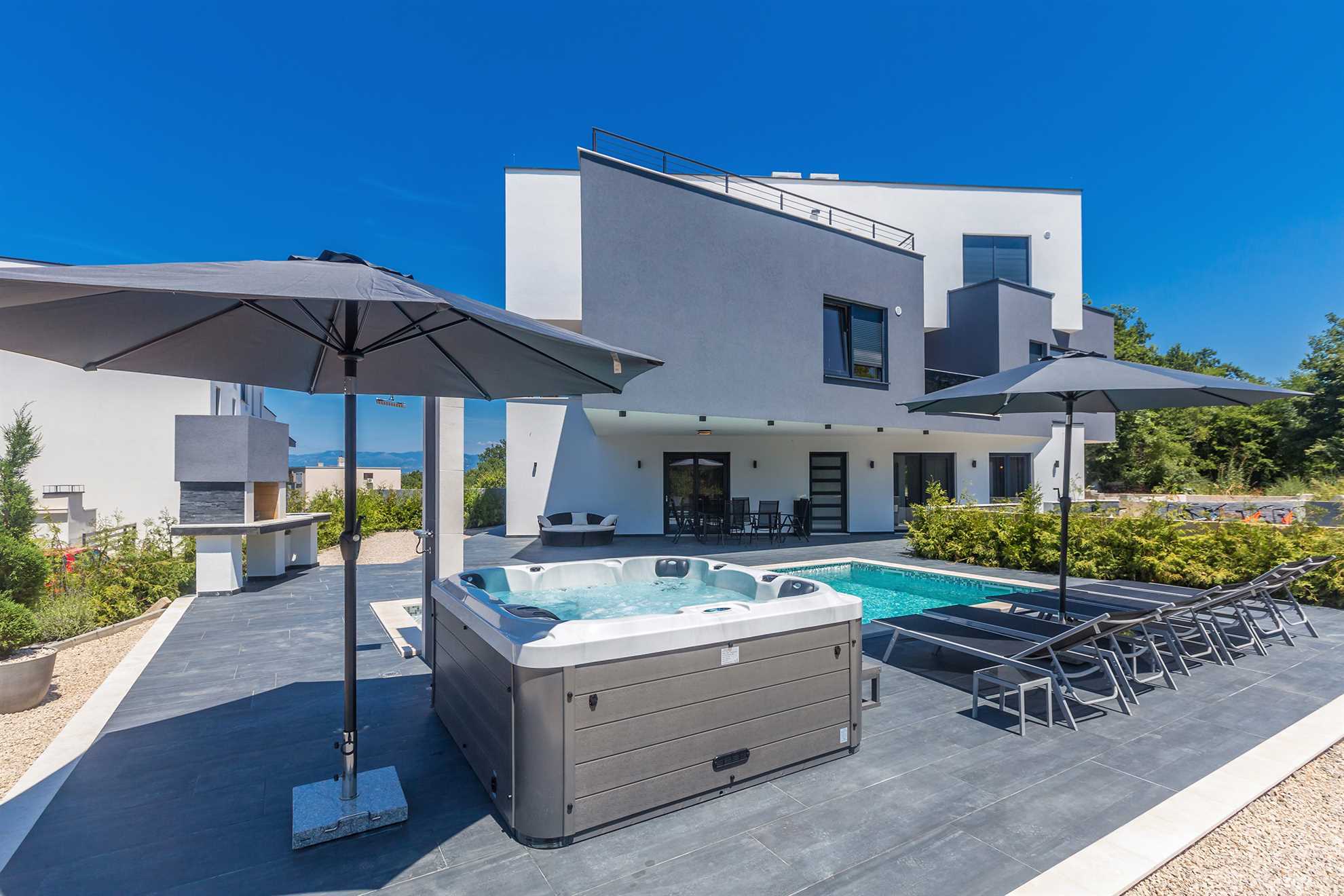 Luksuzni apartman NOA s bazenom i hidromasažnom kadom