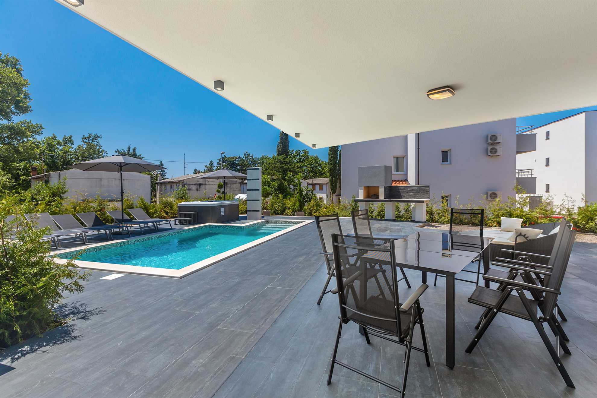 Luksuzni apartman NOA s bazenom i hidromasažnom kadom