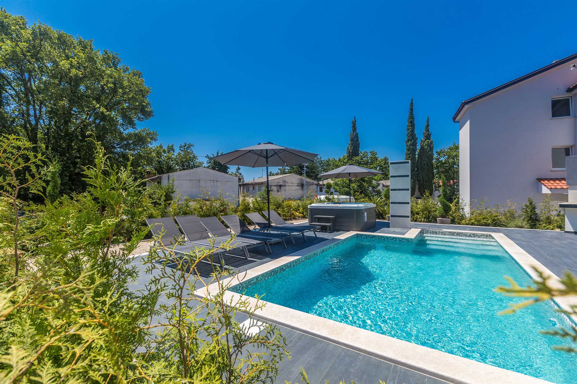 Luksuzni apartman NOA s bazenom i hidromasažnom kadom