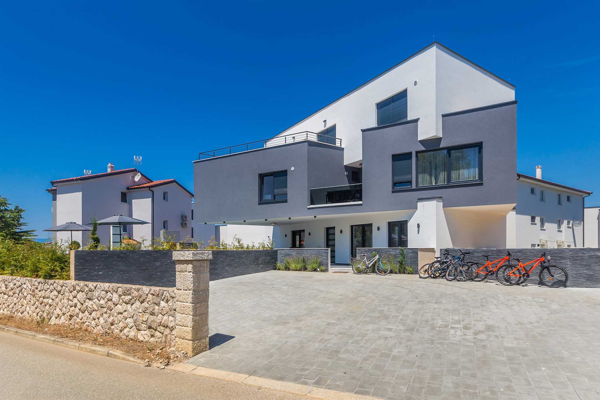 Luksuzni apartman NOA s bazenom i hidromasažnom kadom