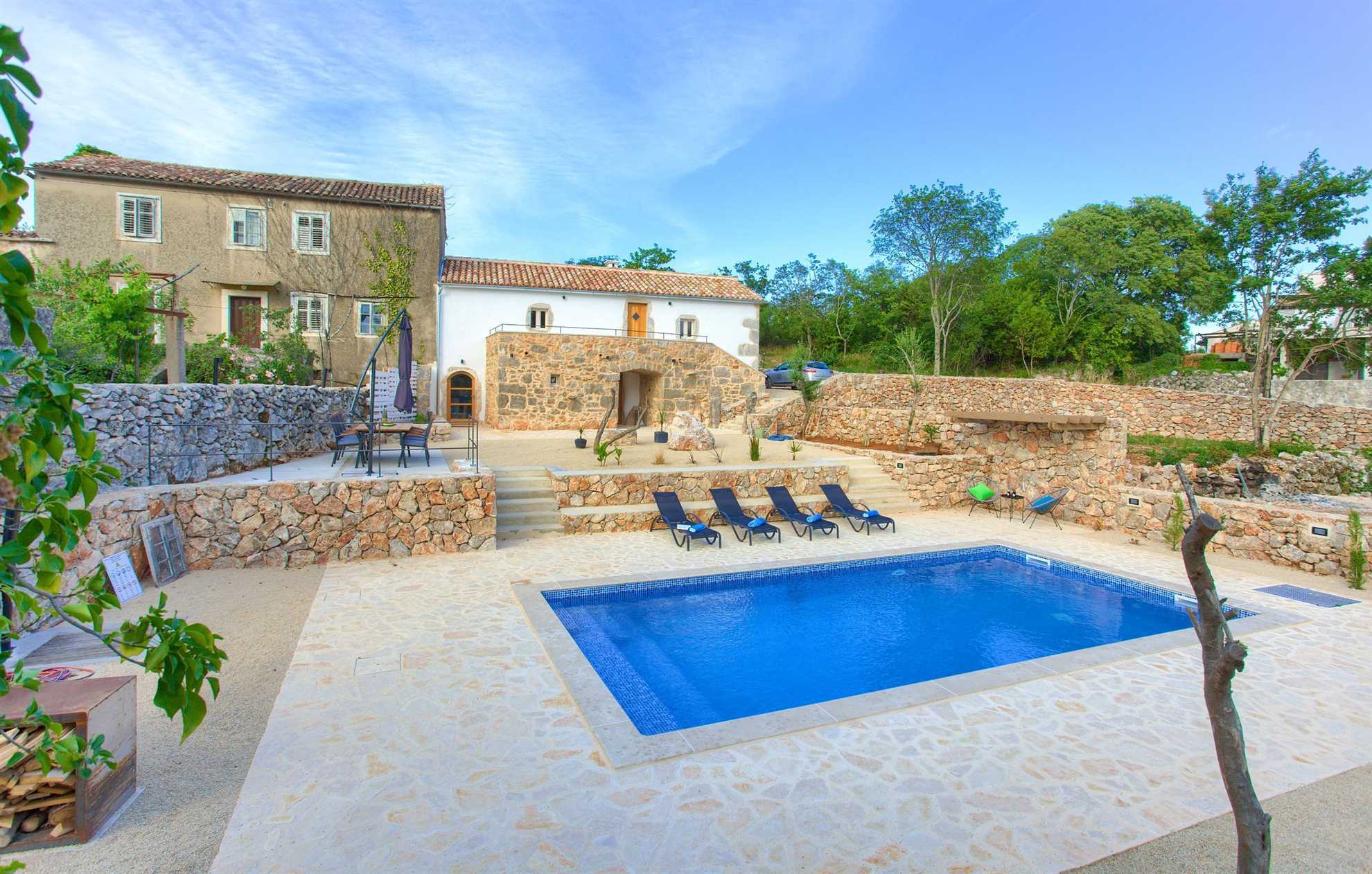 Prekrasna Villa MAY sa bazenom