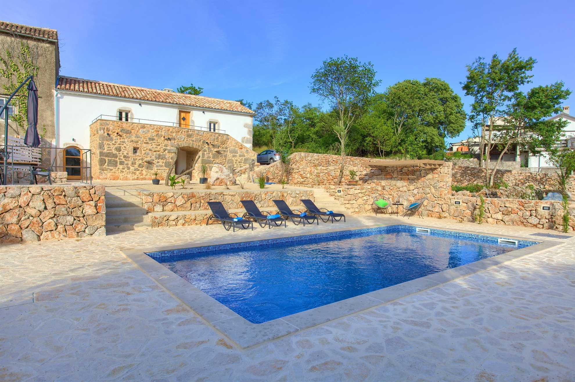 Prekrasna Villa MAY sa bazenom