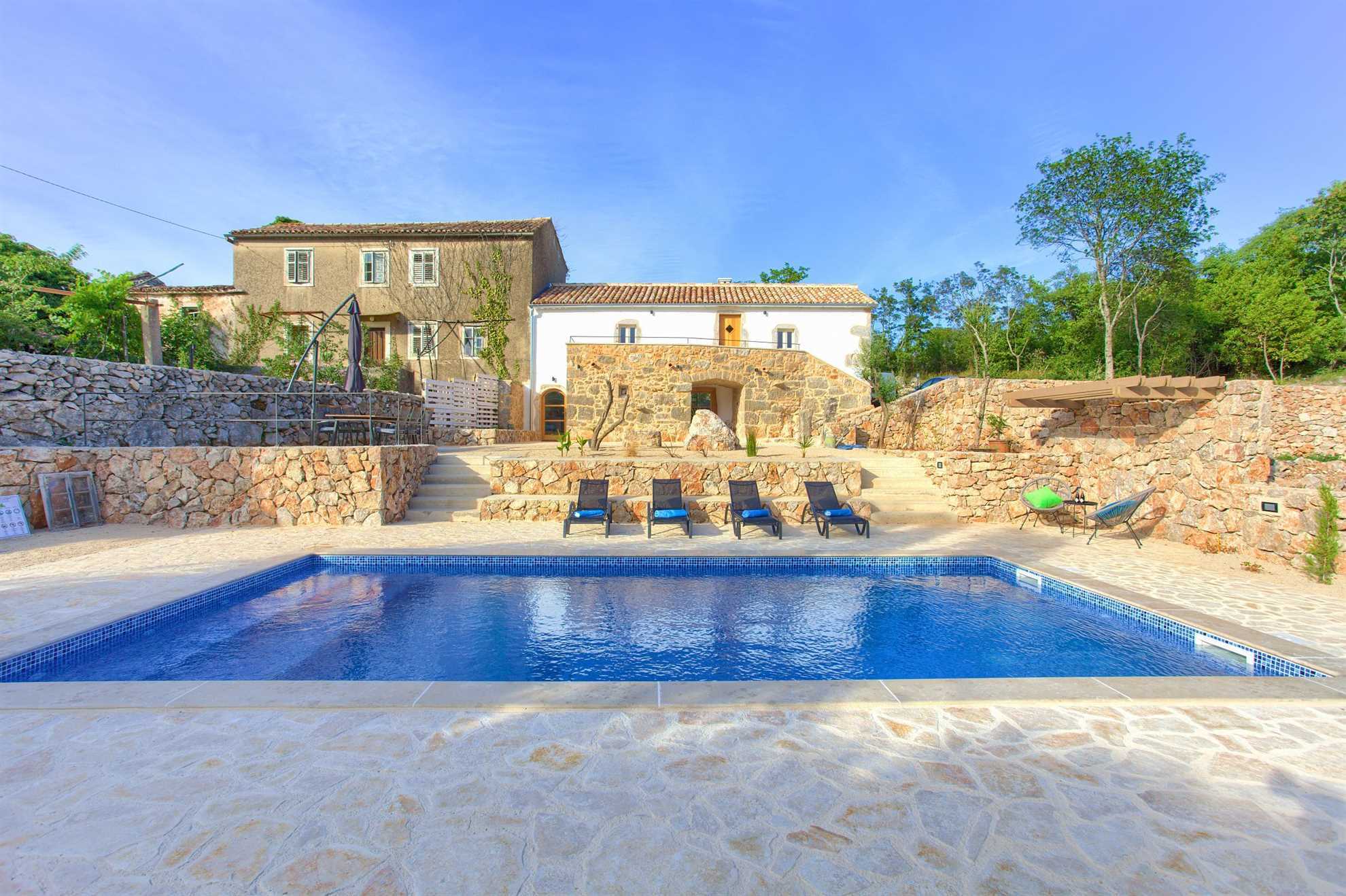 Prekrasna Villa MAY sa bazenom