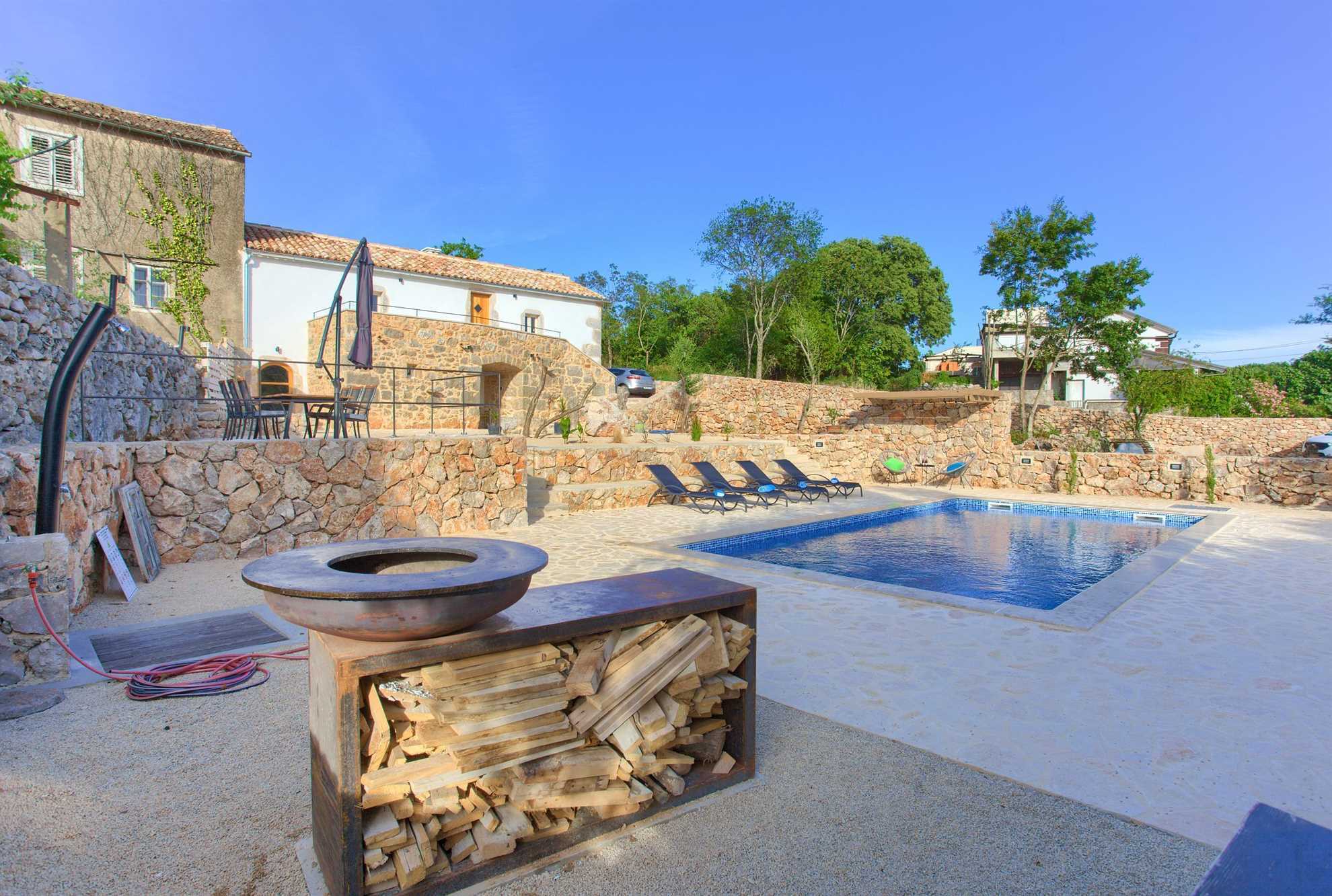 Prekrasna Villa MAY sa bazenom