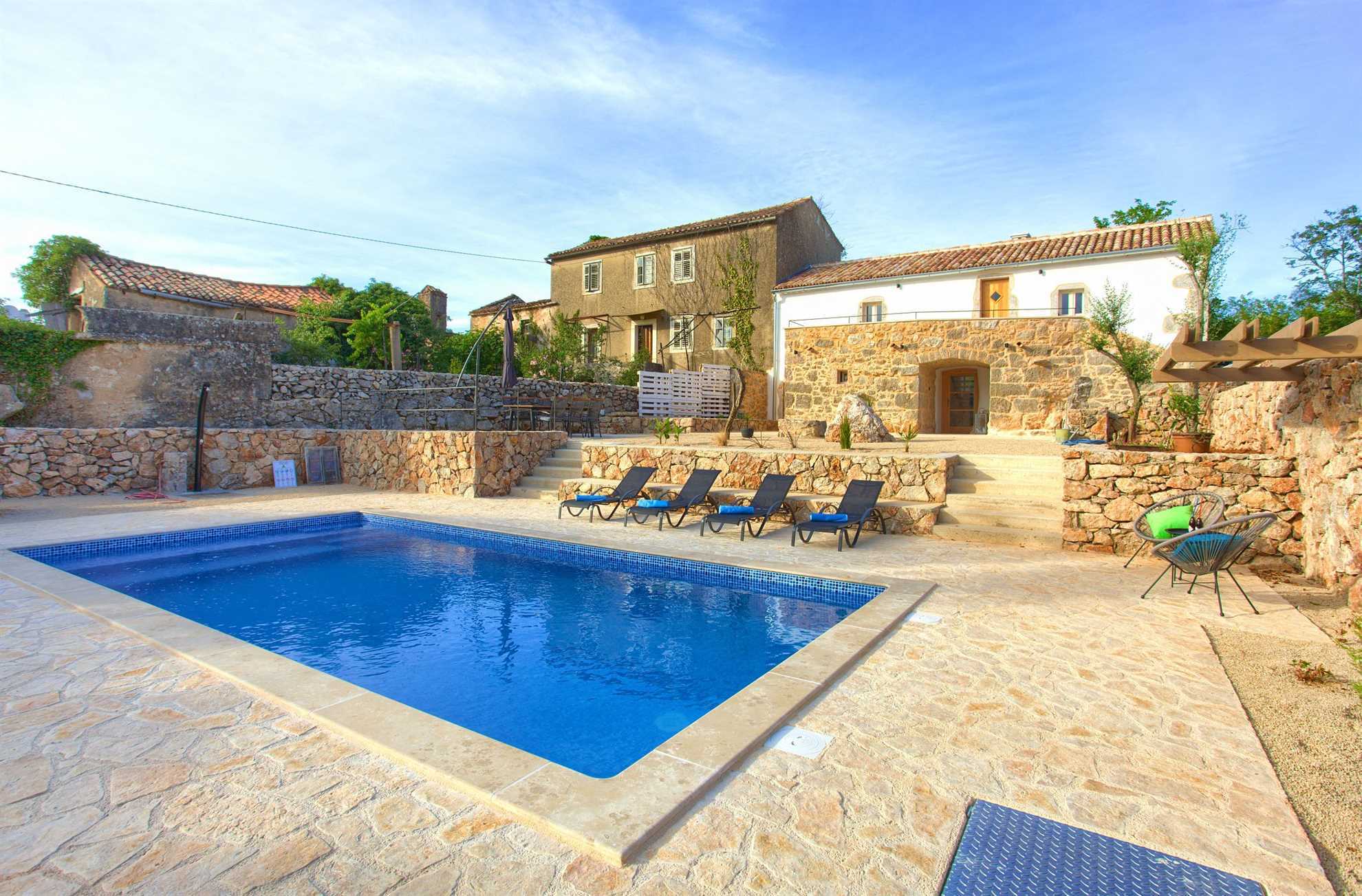 Prekrasna Villa MAY sa bazenom