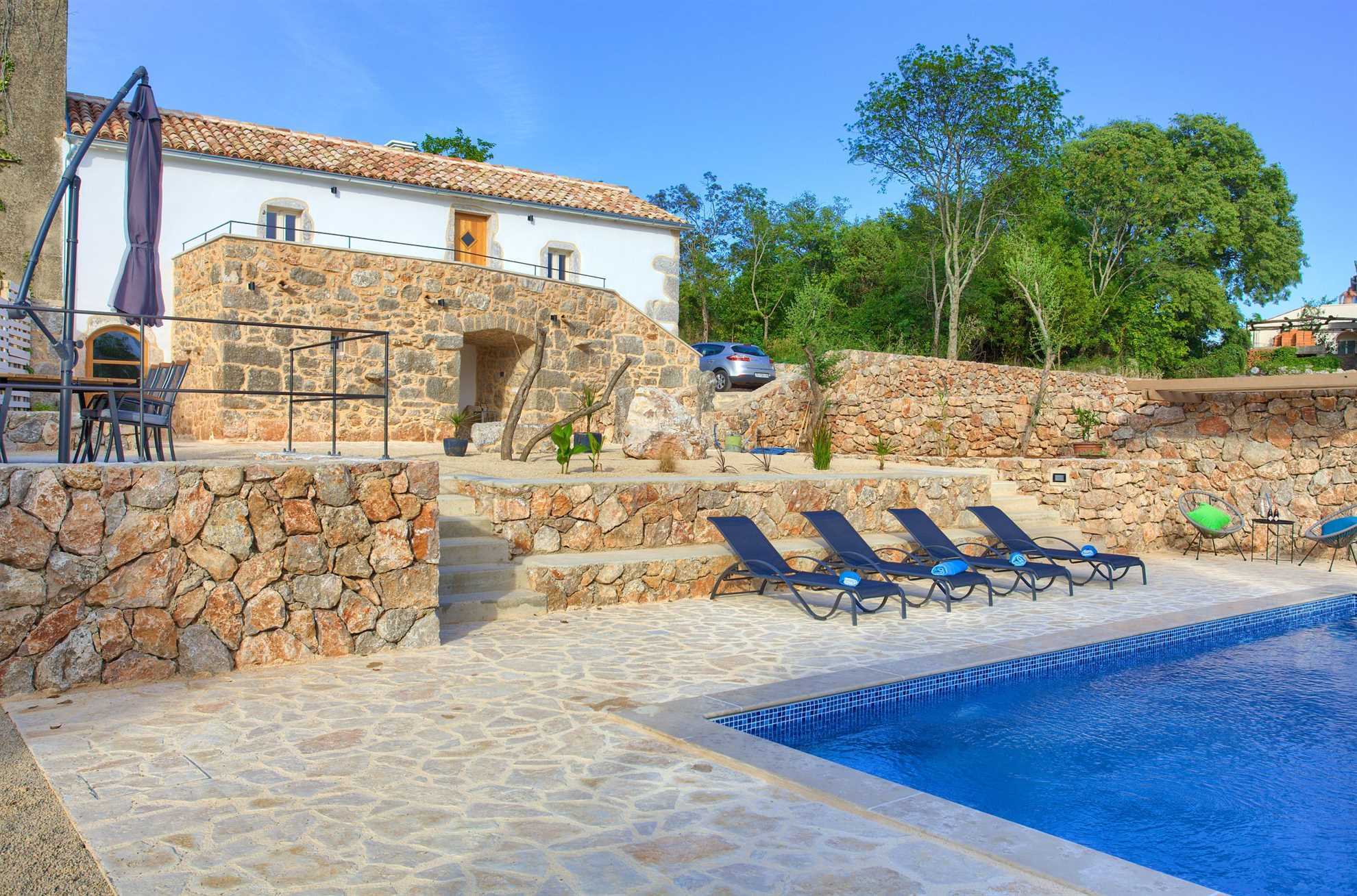 Prekrasna Villa MAY sa bazenom