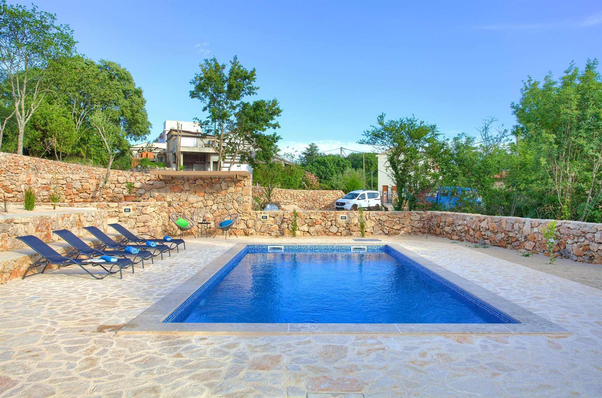 Prekrasna Villa MAY sa bazenom