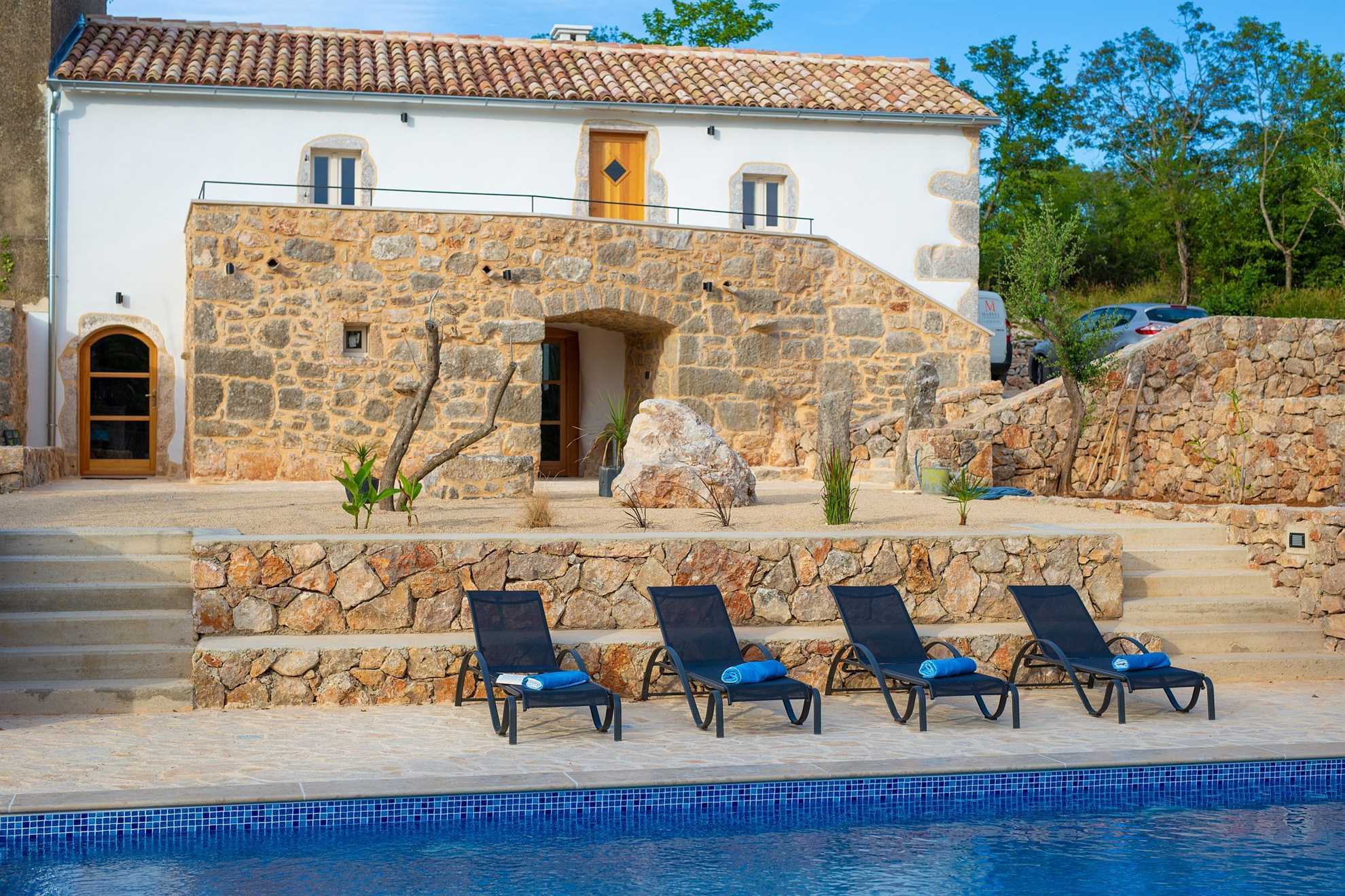 Prekrasna Villa MAY sa bazenom