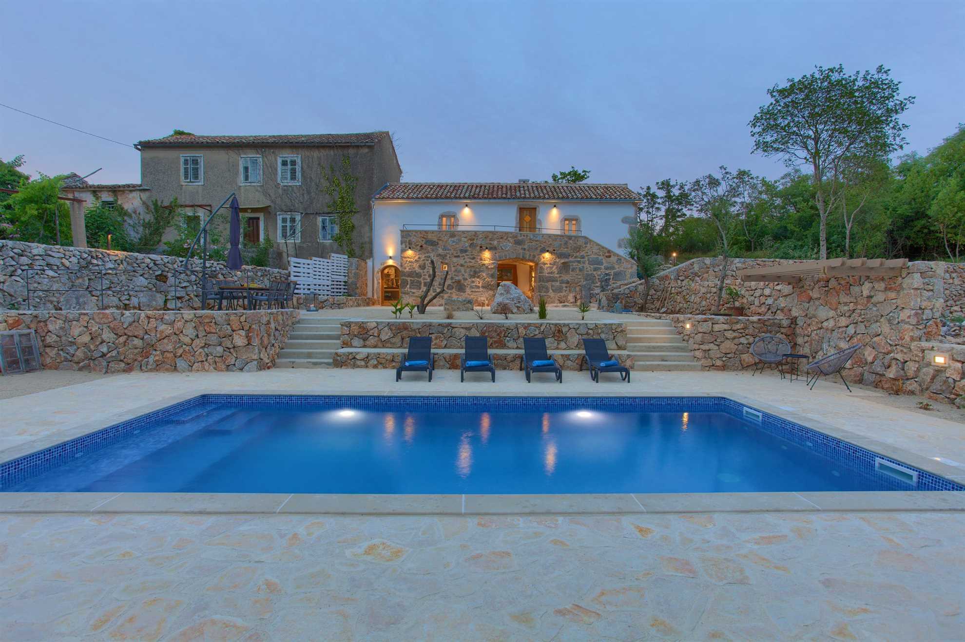 Prekrasna Villa MAY sa bazenom