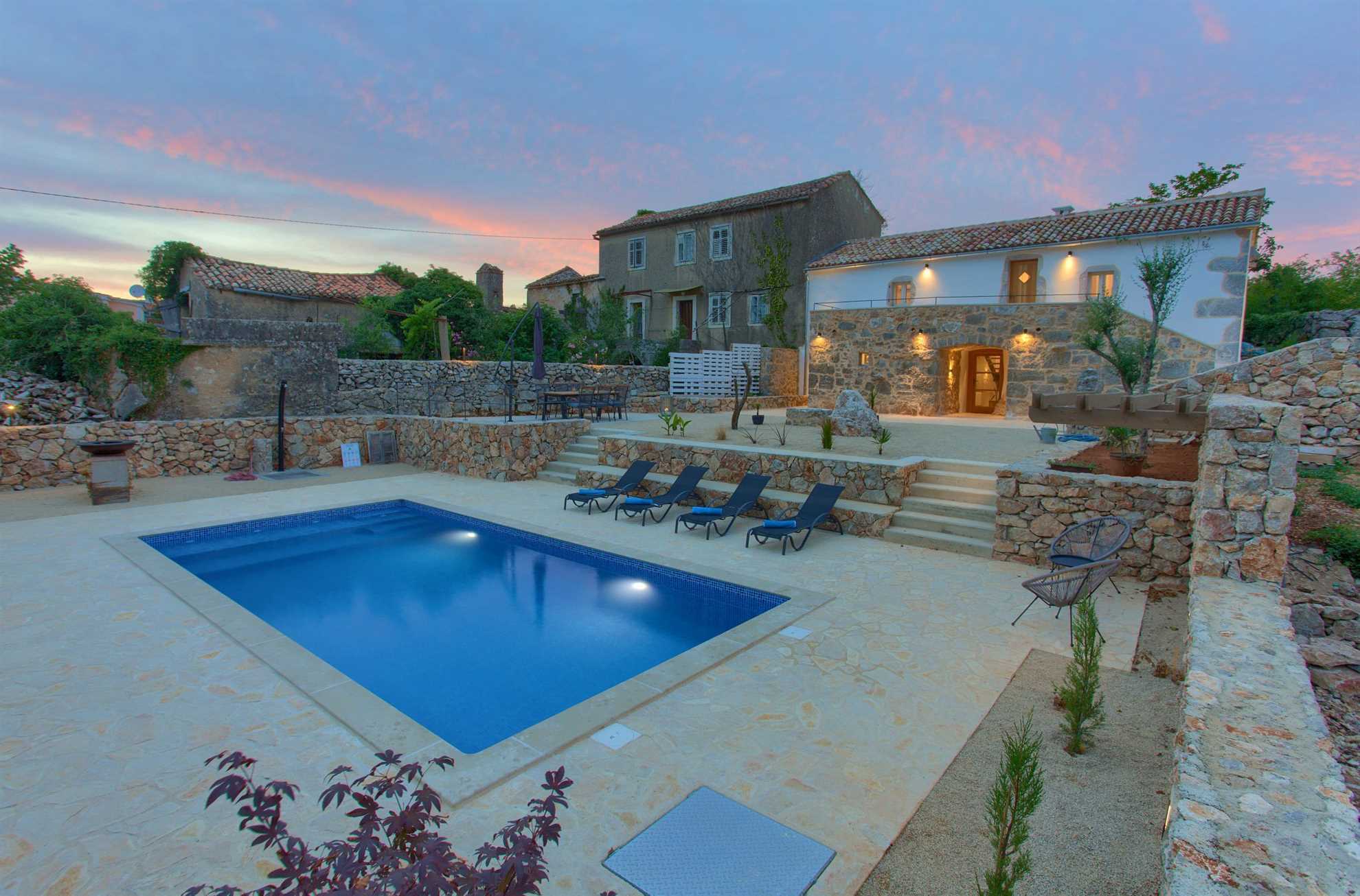 Prekrasna Villa MAY sa bazenom