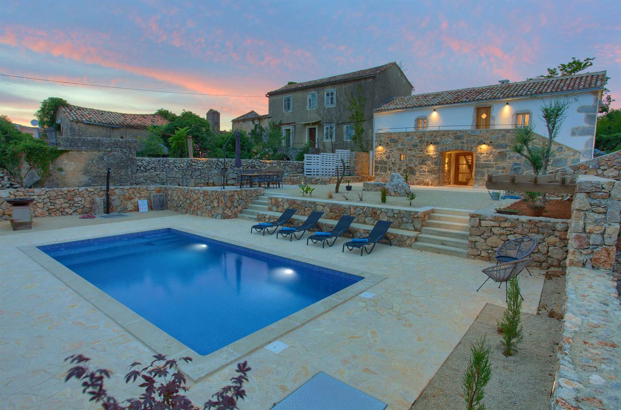 Prekrasna Villa MAY sa bazenom