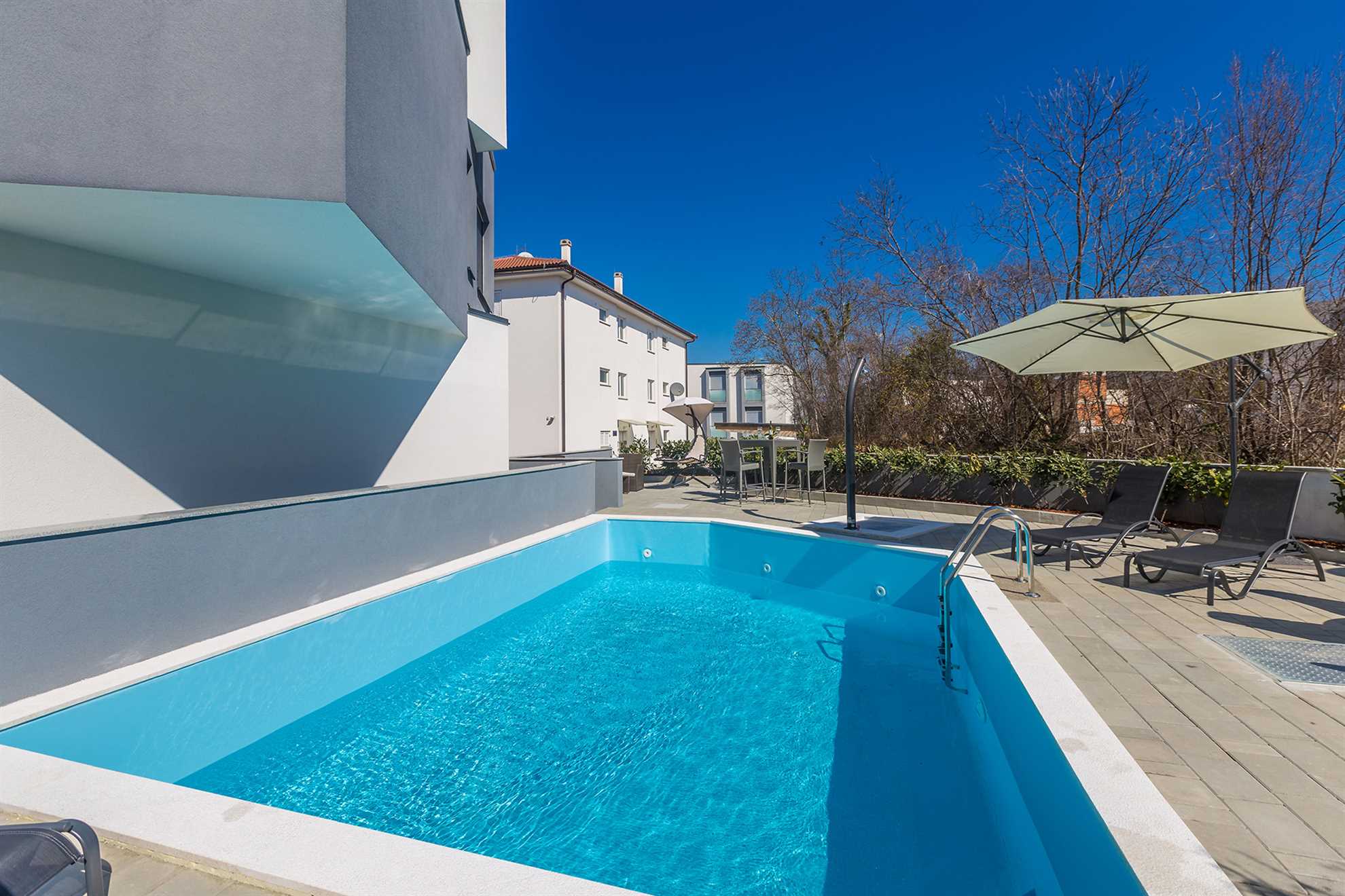 Apartman LAGANINI II sa zajedničkim bazenom