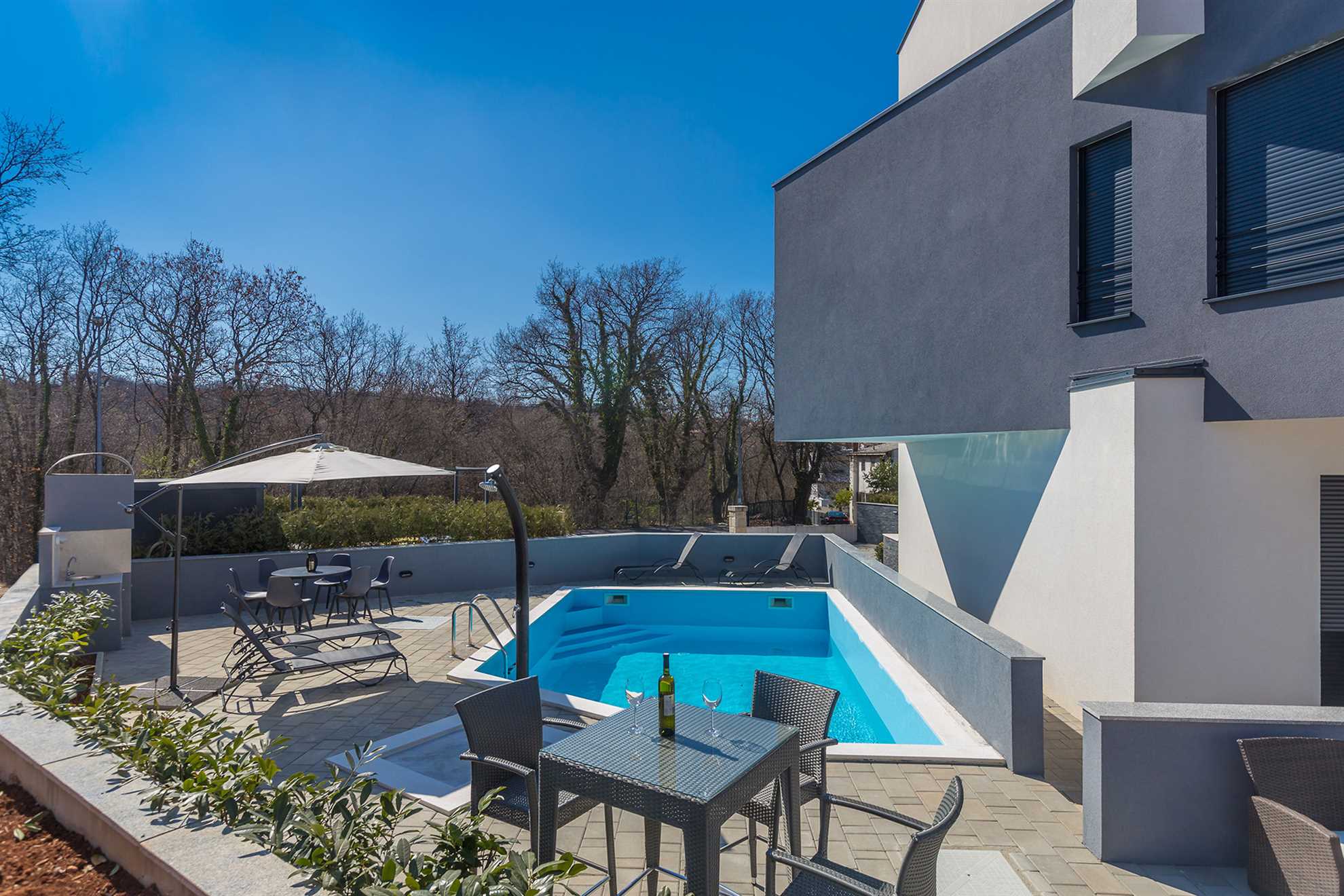 Apartman LAGANINI II sa zajedničkim bazenom