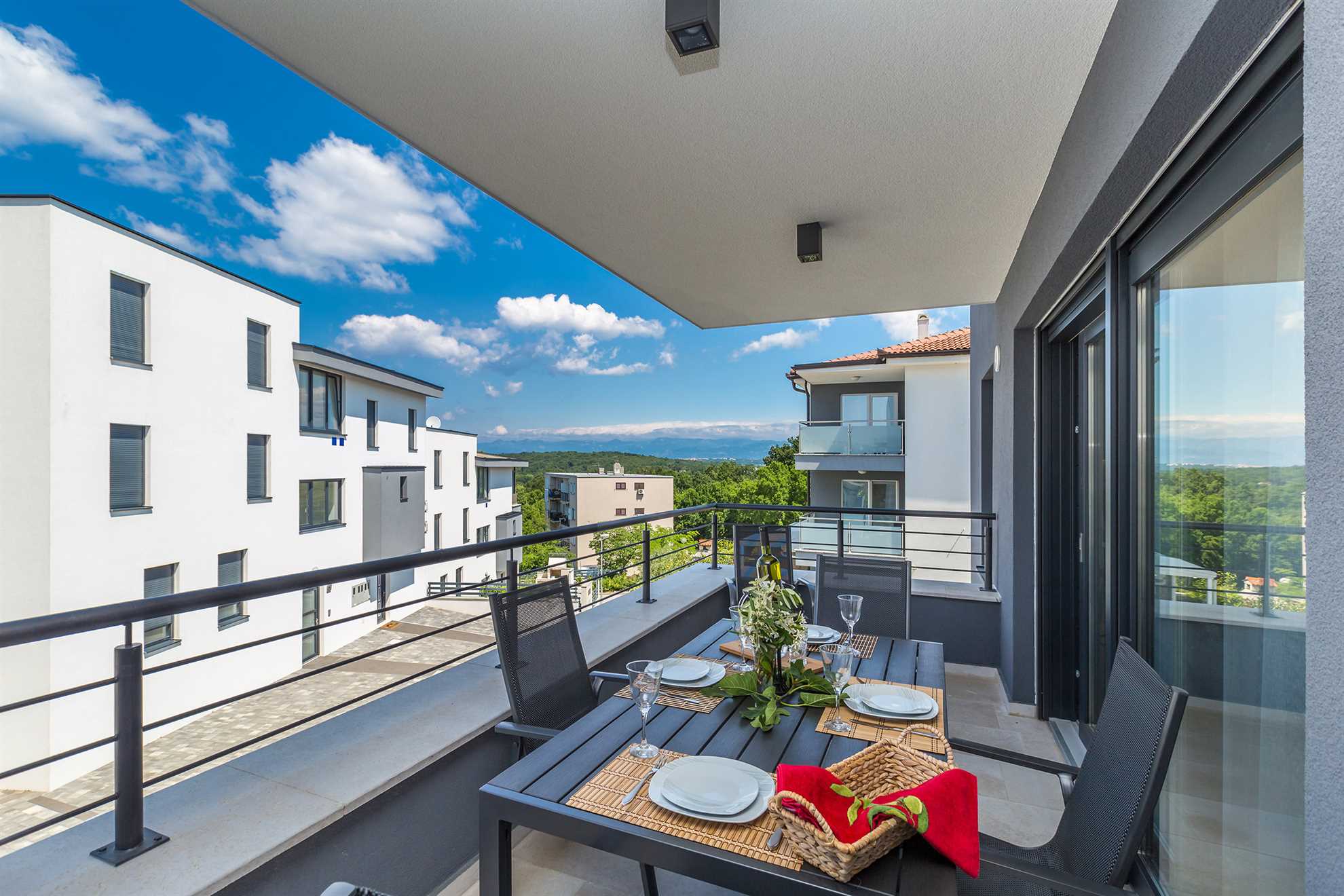 Apartman LAGANINI II sa zajedničkim bazenom