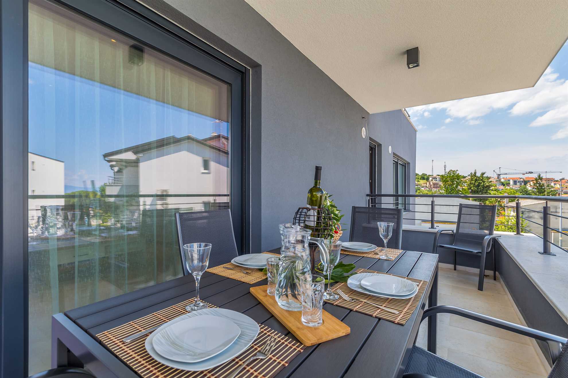 Apartman LAGANINI II sa zajedničkim bazenom