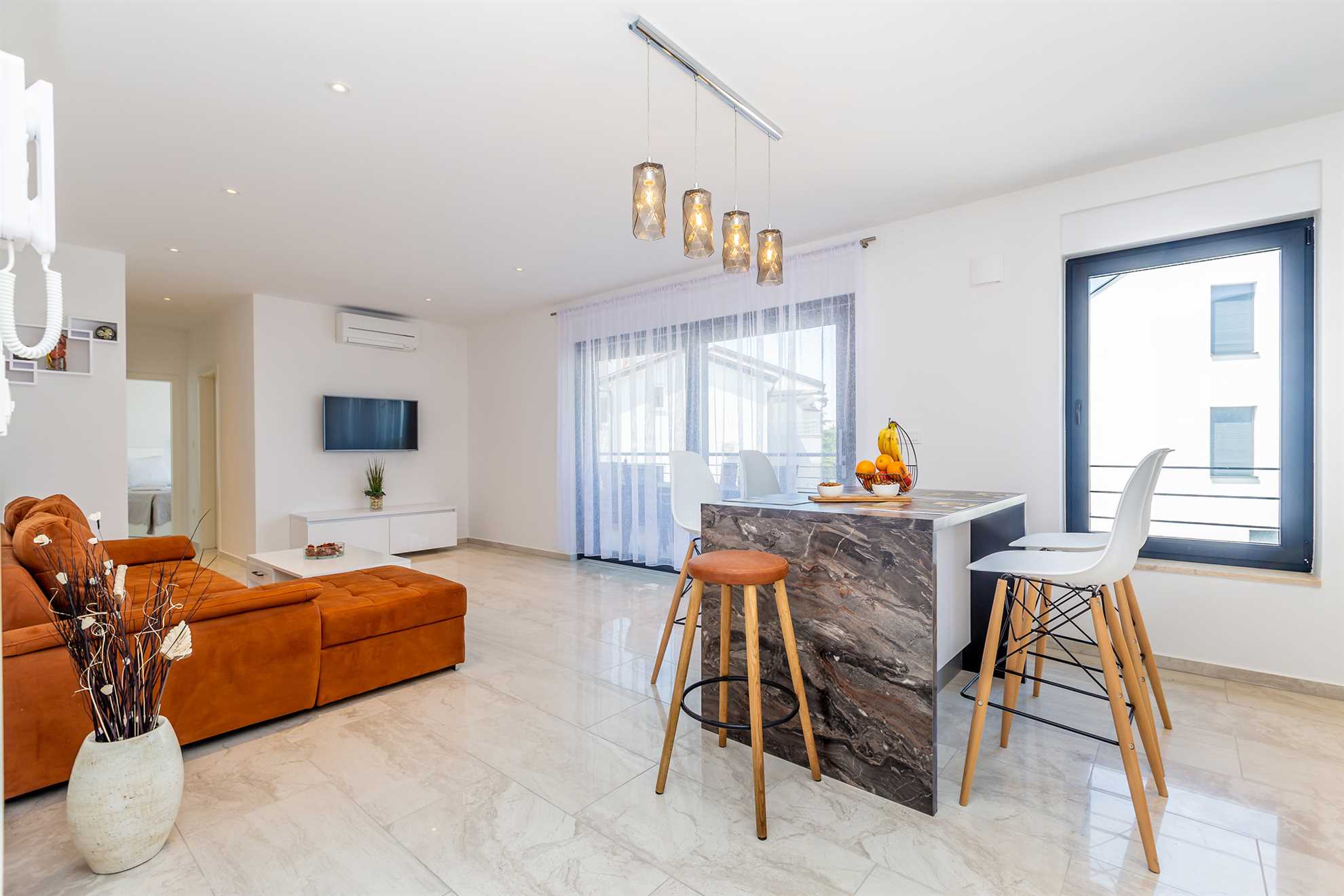 Apartman LAGANINI II sa zajedničkim bazenom