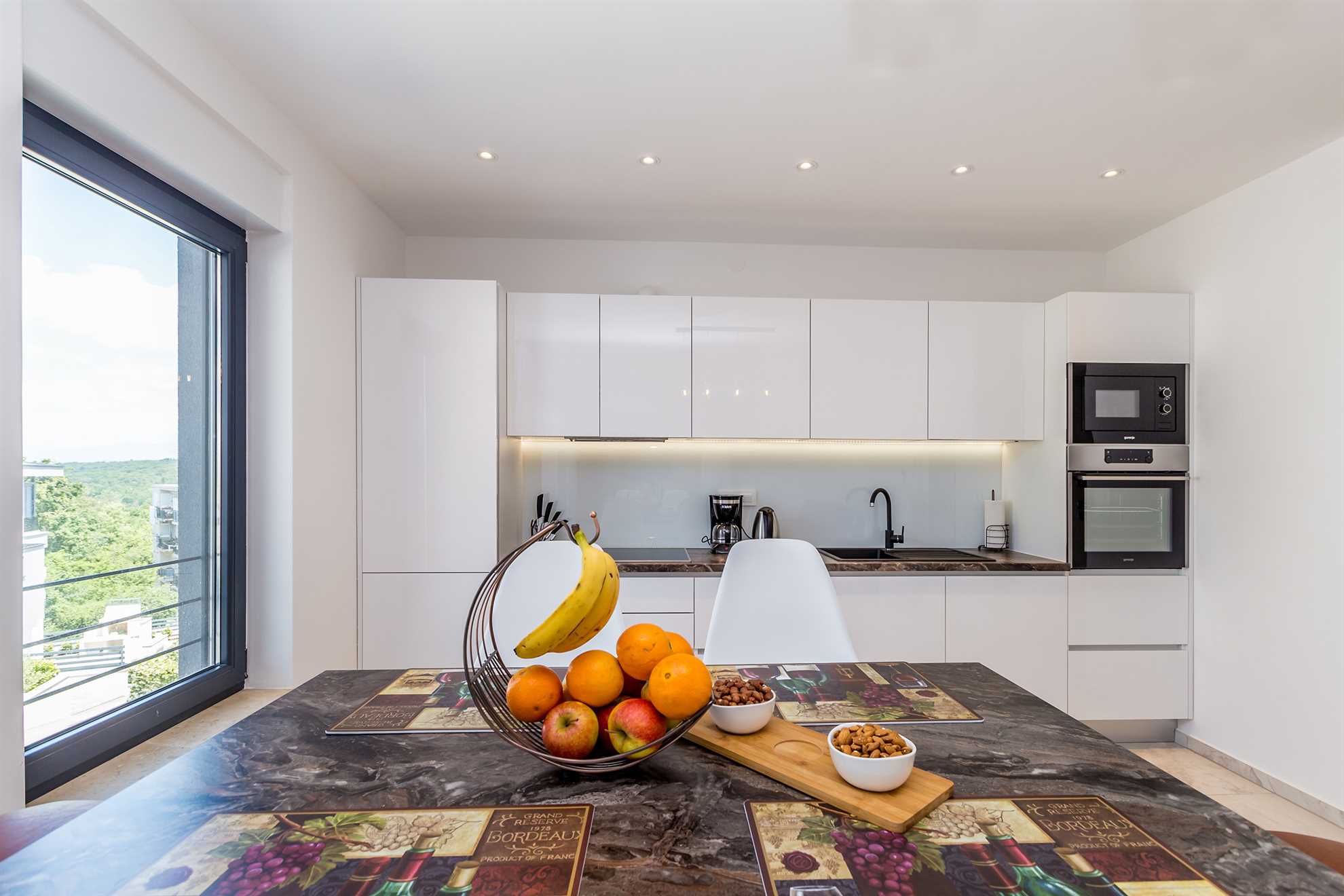 Apartman LAGANINI II sa zajedničkim bazenom