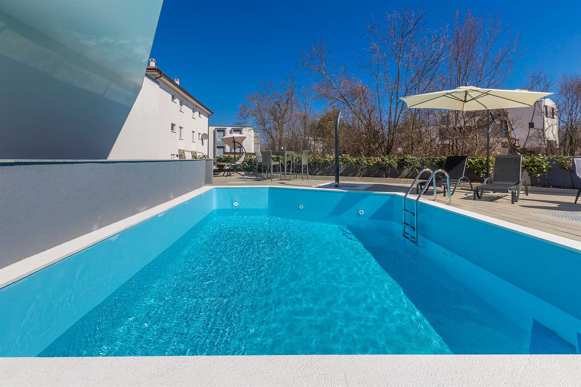 Apartman LAGANINI II sa zajedničkim bazenom