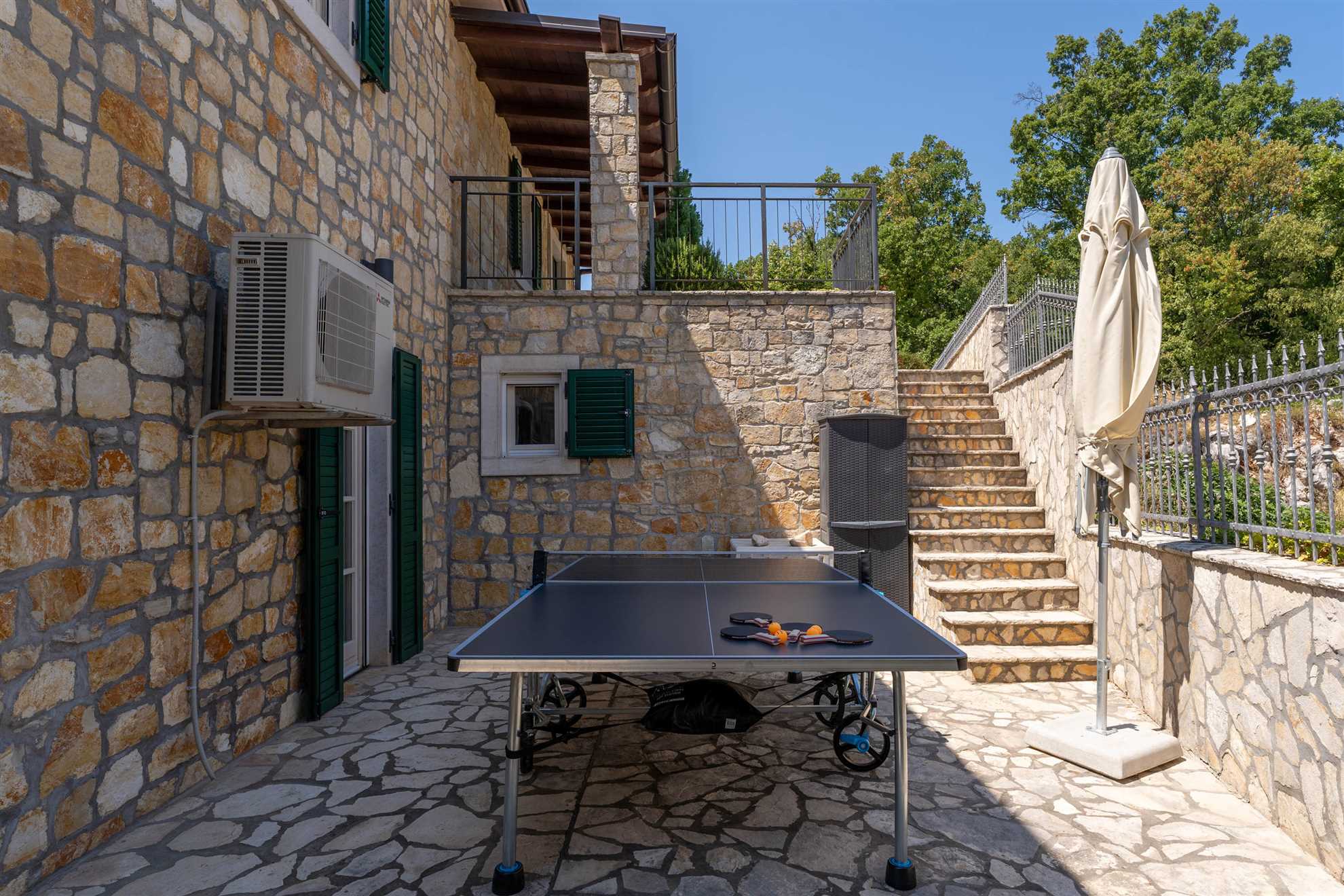 Vila Franka s veselim pogledom na more na mirnoj lokaciji