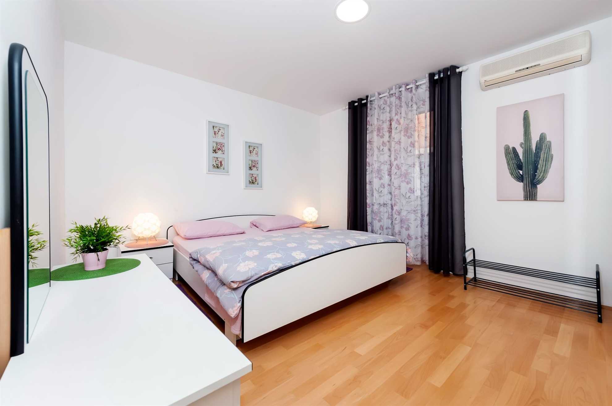 ERIN - One Bedroom Apartment