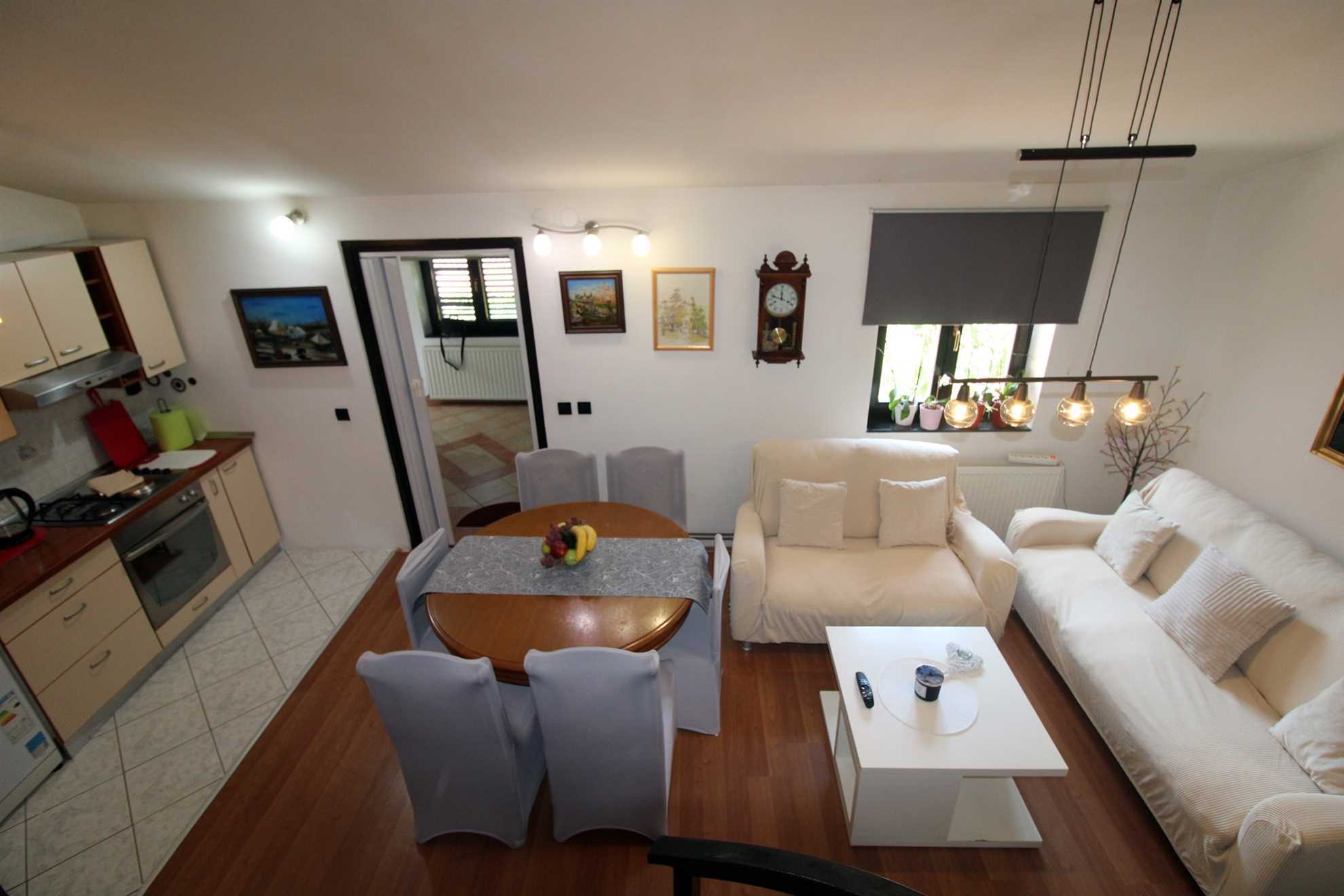 Mirno utočište - 3BR/1BA stan, 5 osoba, 1 parking