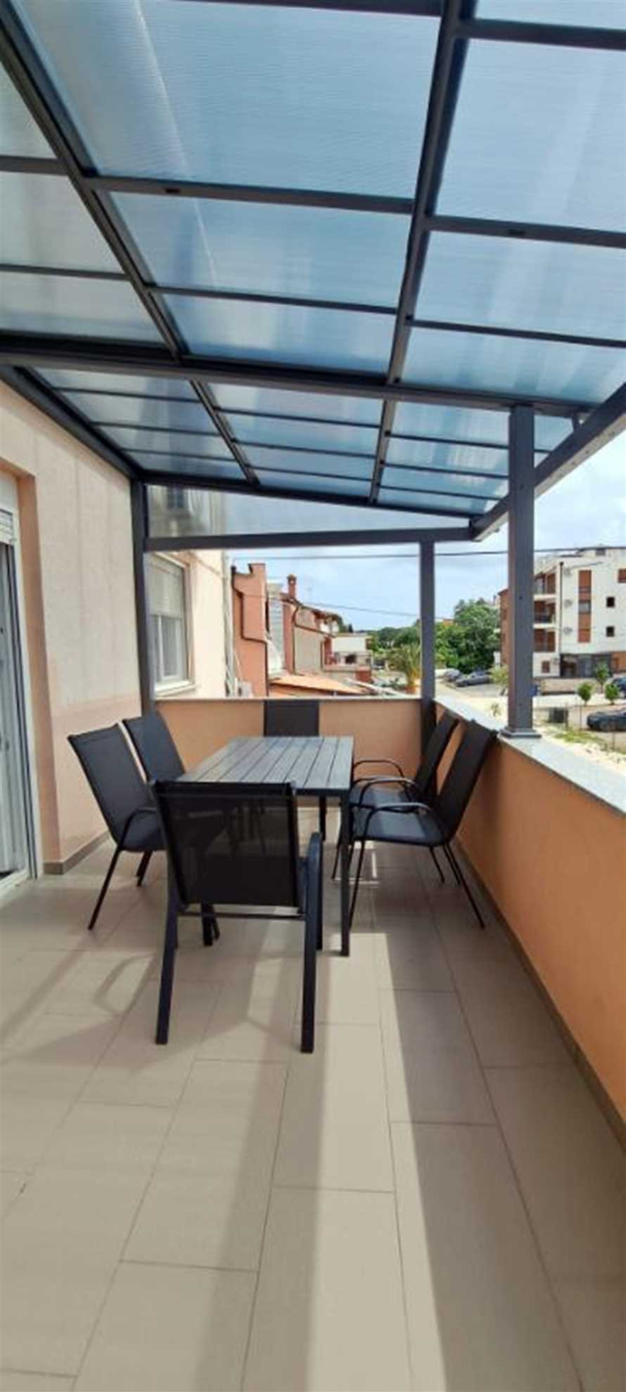 Prostrani stan u blizini sentimentalne plaže i šetnice u Medulinu