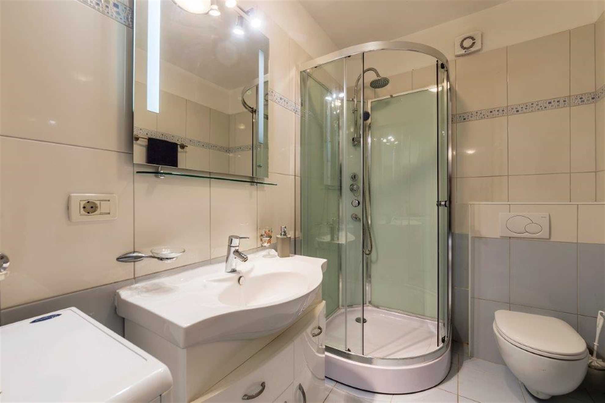 Prostrani stan u blizini sentimentalne plaže i šetnice u Medulinu