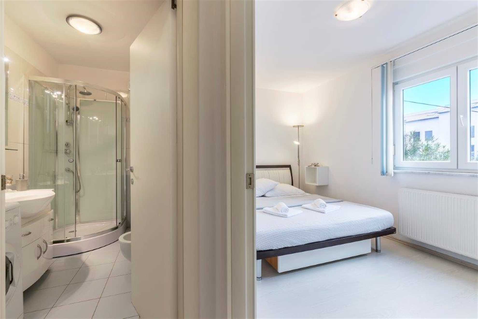 Prostrani stan u blizini sentimentalne plaže i šetnice u Medulinu