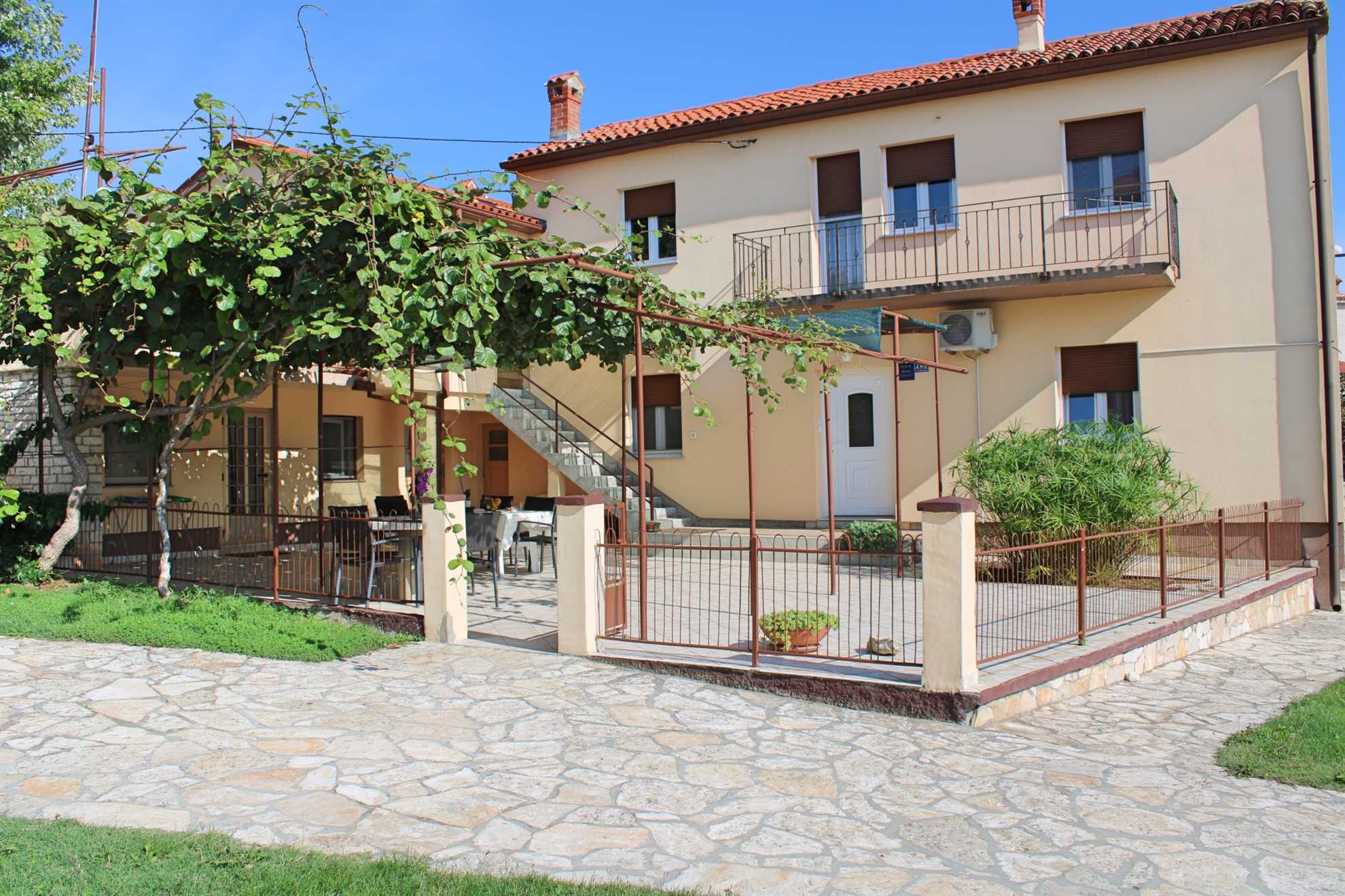 Apartman u Ližnjanu, obiteljski, kućni ljubimci će biti dobrodošli, tiho, klima, WiFi, roštilj