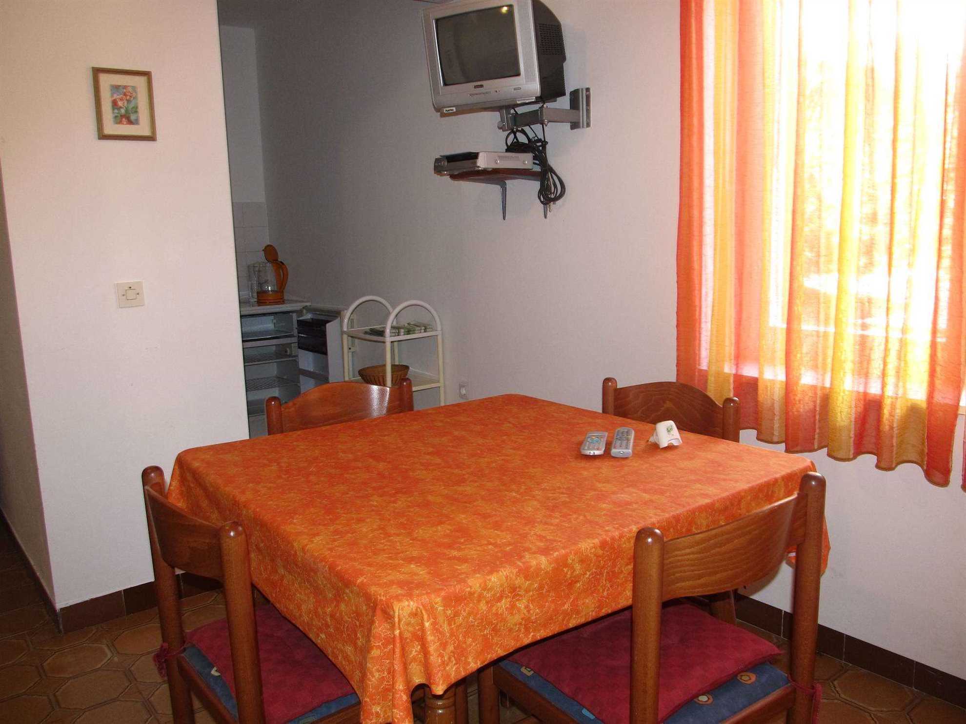 Apartment in Pješčana uvala, family friendly, close to the beach, quiet, WIFi, up to 4 people