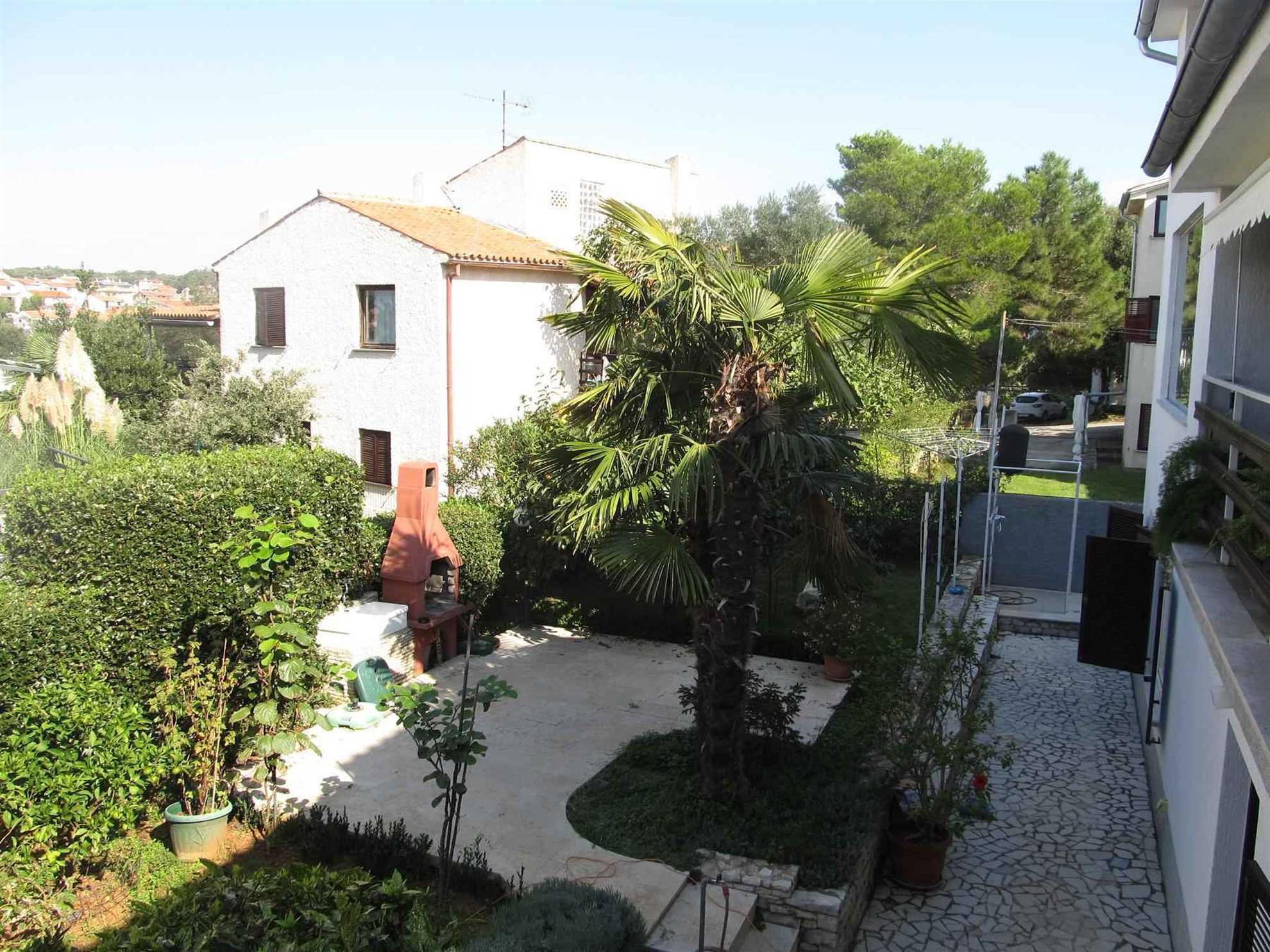 Apartment in Pješčana uvala, family friendly, close to the beach, quiet, WIFi, up to 4 people