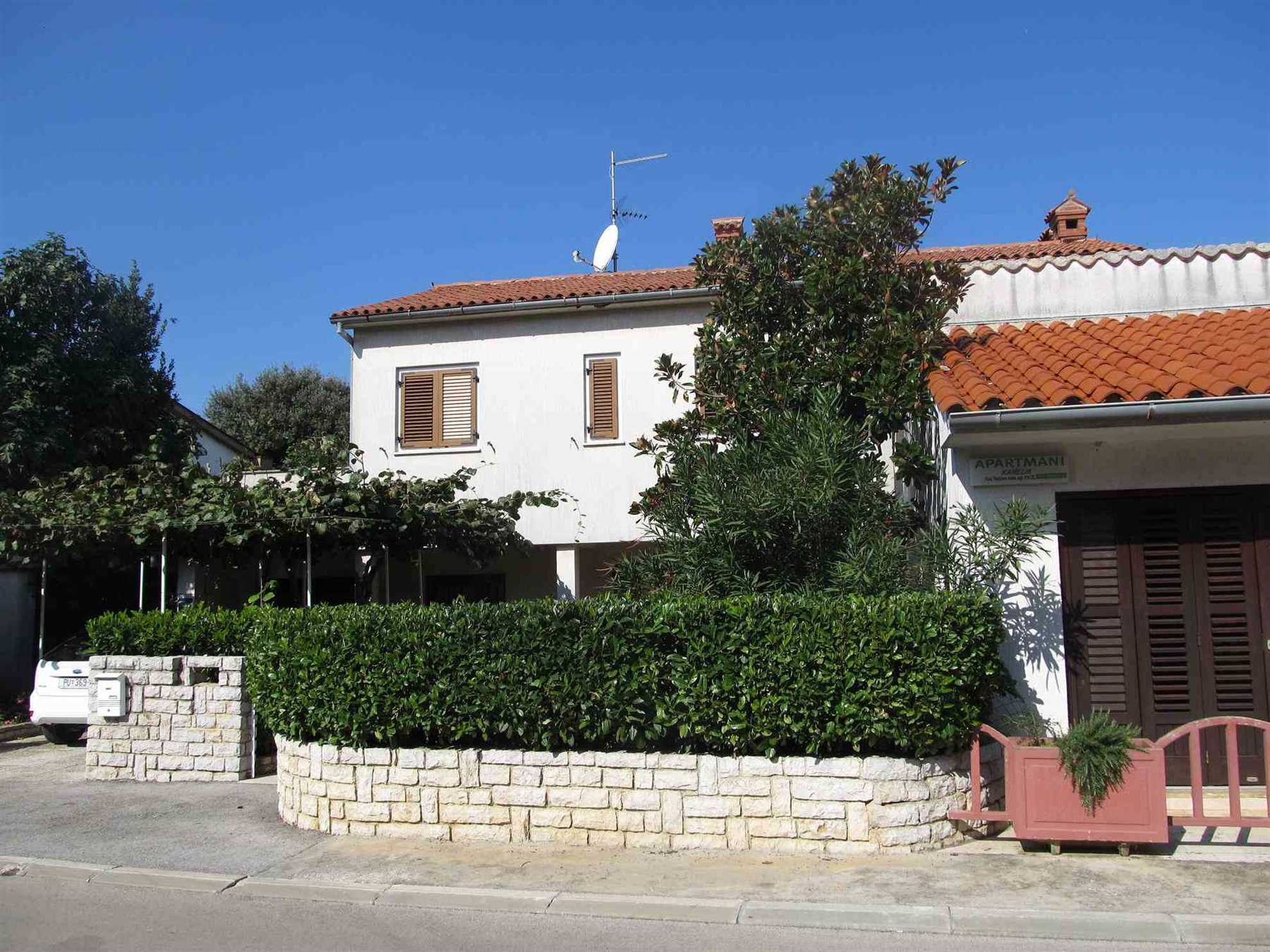 Apartment in Pješčana uvala, family friendly, close to the beach, quiet, WIFi, up to 4 people