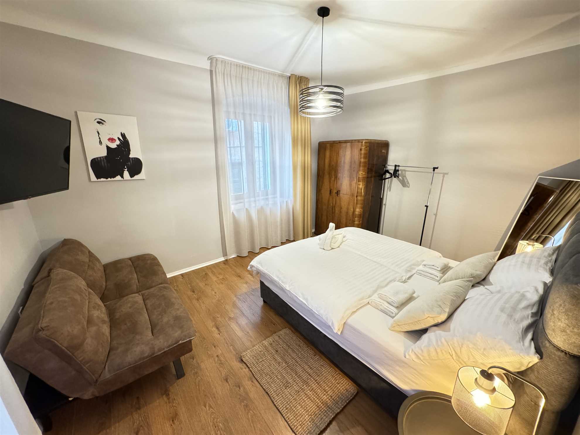 On main square, perfect location, 4 Seasons 1