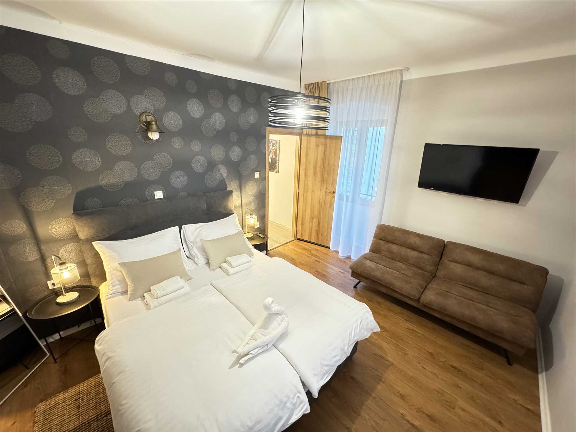 On main square, perfect location, 4 Seasons 1